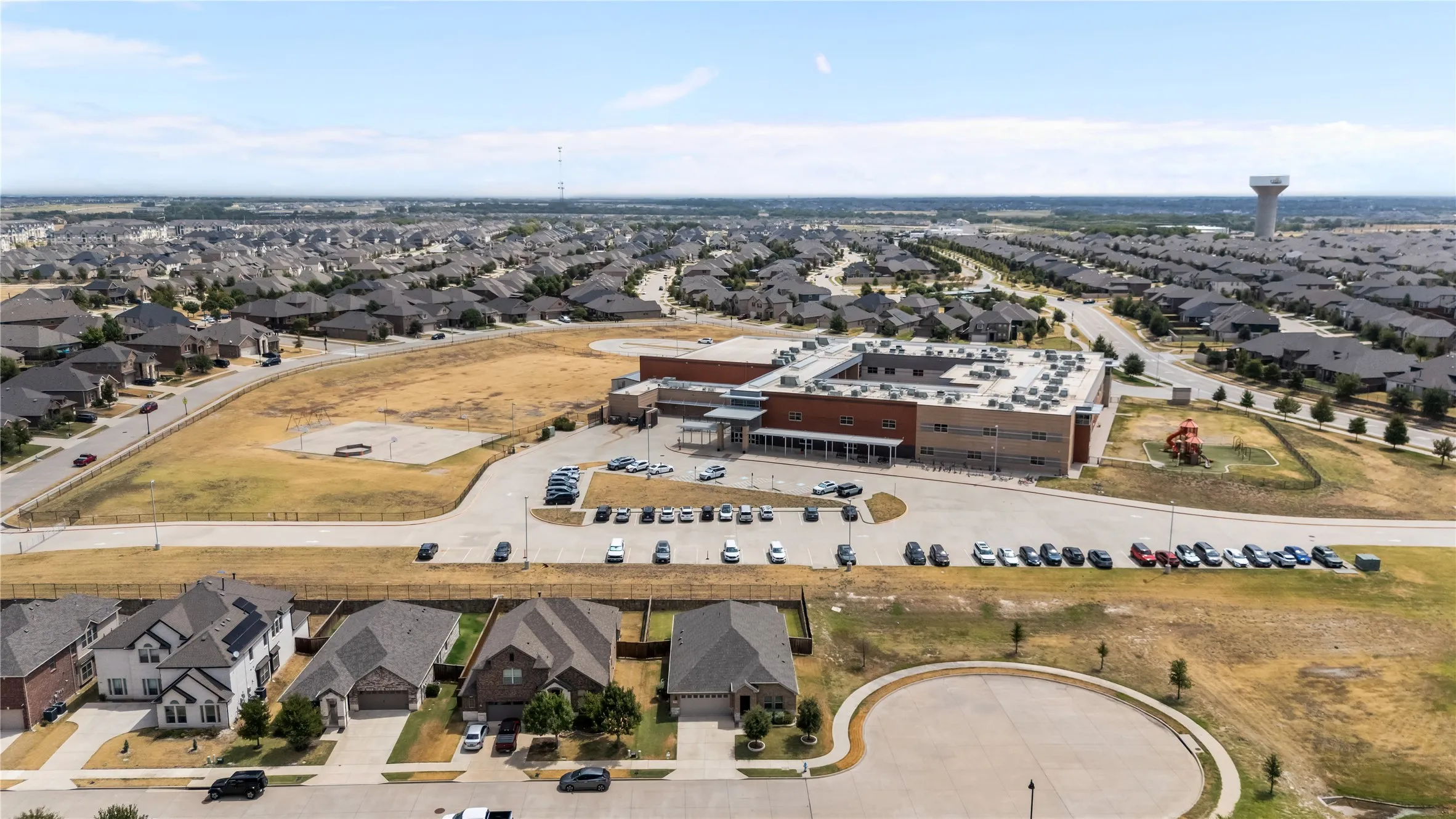 Single Family Residence For Sale in Collin County , 2820 Field Street, Celina, Texas 75009, 4 Bedroom, 3 Bathroom, 2 Garage spaces, 2,072 Sqft, built in 2019, mls#21369160, Real Estate Agent in Celina, Homes For Sale in Collin county, Homes For Sale in Celina, Realtor in Celina Texas, Real Estate Brokerage Independent Realty Texas, Luminita Cordes Realtor