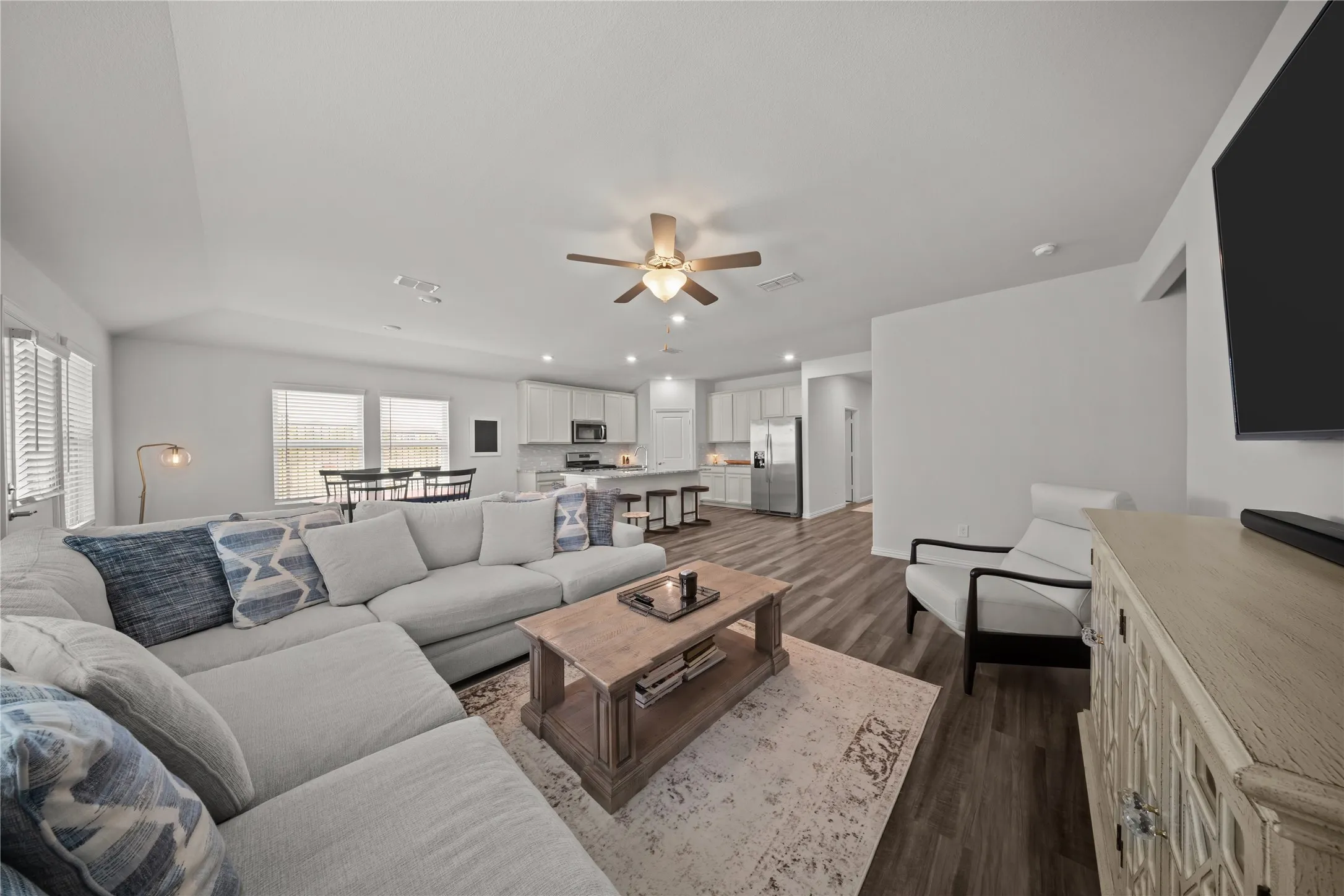 Single Family Residence For Sale in Collin County , 2820 Field Street, Celina, Texas 75009, 4 Bedroom, 3 Bathroom, 2 Garage spaces, 2,072 Sqft, built in 2019, mls#21369160, Real Estate Agent in Celina, Homes For Sale in Collin county, Homes For Sale in Celina, Realtor in Celina Texas, Real Estate Brokerage Independent Realty Texas, Luminita Cordes Realtor