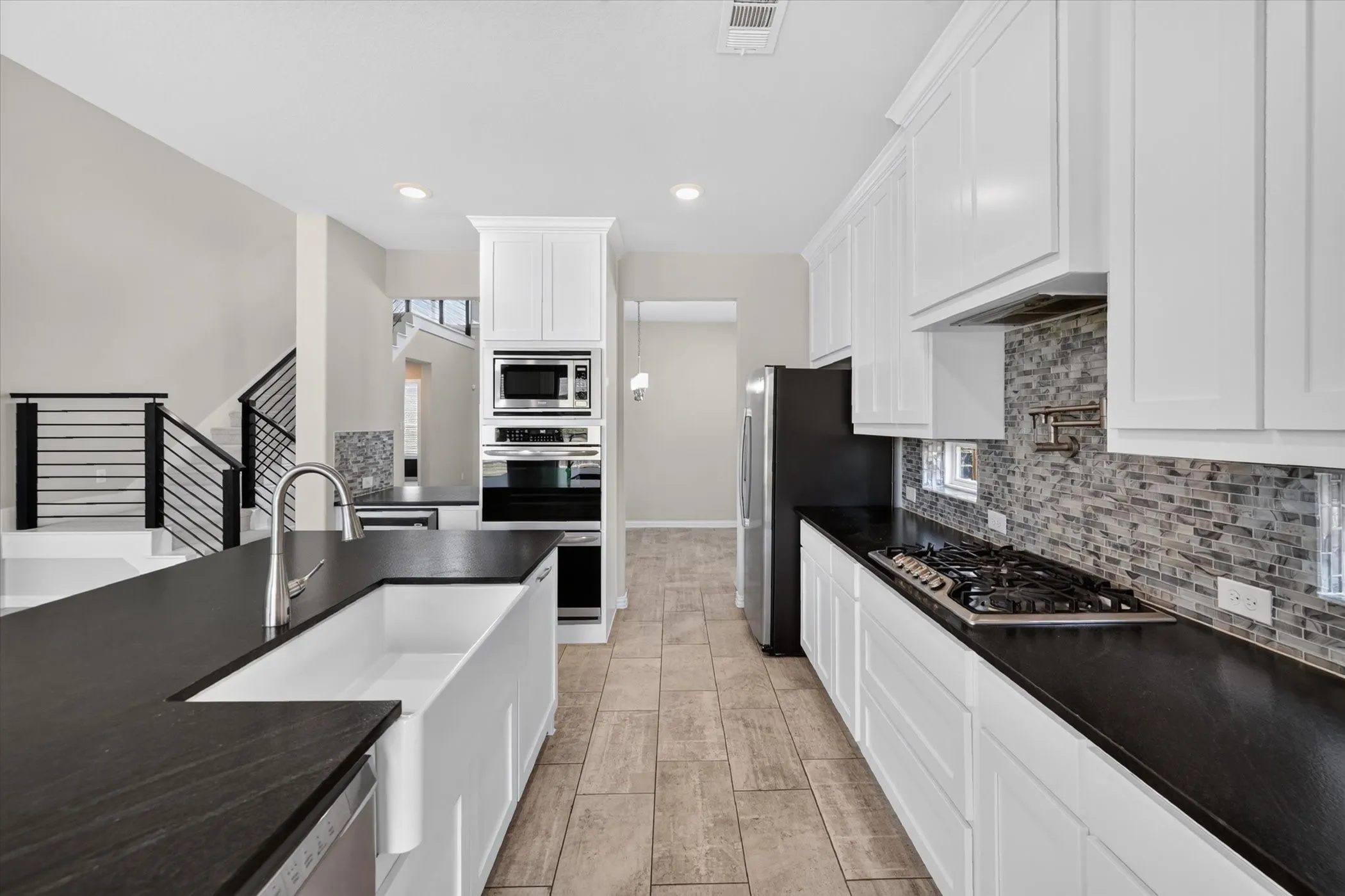 Single Family Residence For Sale in Denton County , 7008 Elk Springs Drive, Argyle, Texas 76226, 5 Bedroom, 4 Bathroom, 2 Garage spaces, 3,049 Sqft, built in 2019, mls#21367918, Real Estate Agent in Argyle, Homes For Sale in Denton county, Homes For Sale in Argyle, Realtor in Argyle Texas, Real Estate Brokerage Independent Realty Texas, Luminita Cordes Realtor