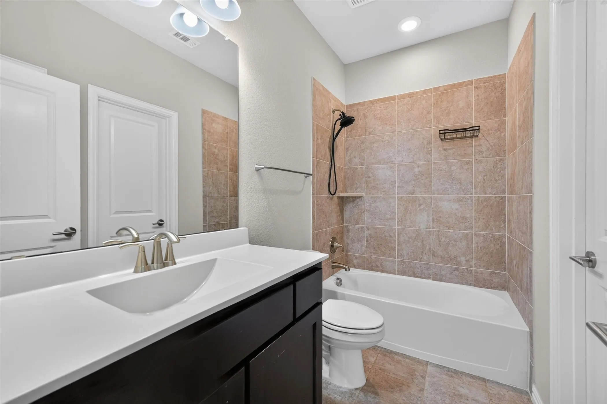Single Family Residence For Sale in Denton County , 7008 Elk Springs Drive, Argyle, Texas 76226, 5 Bedroom, 4 Bathroom, 2 Garage spaces, 3,049 Sqft, built in 2019, mls#21367918, Real Estate Agent in Argyle, Homes For Sale in Denton county, Homes For Sale in Argyle, Realtor in Argyle Texas, Real Estate Brokerage Independent Realty Texas, Luminita Cordes Realtor