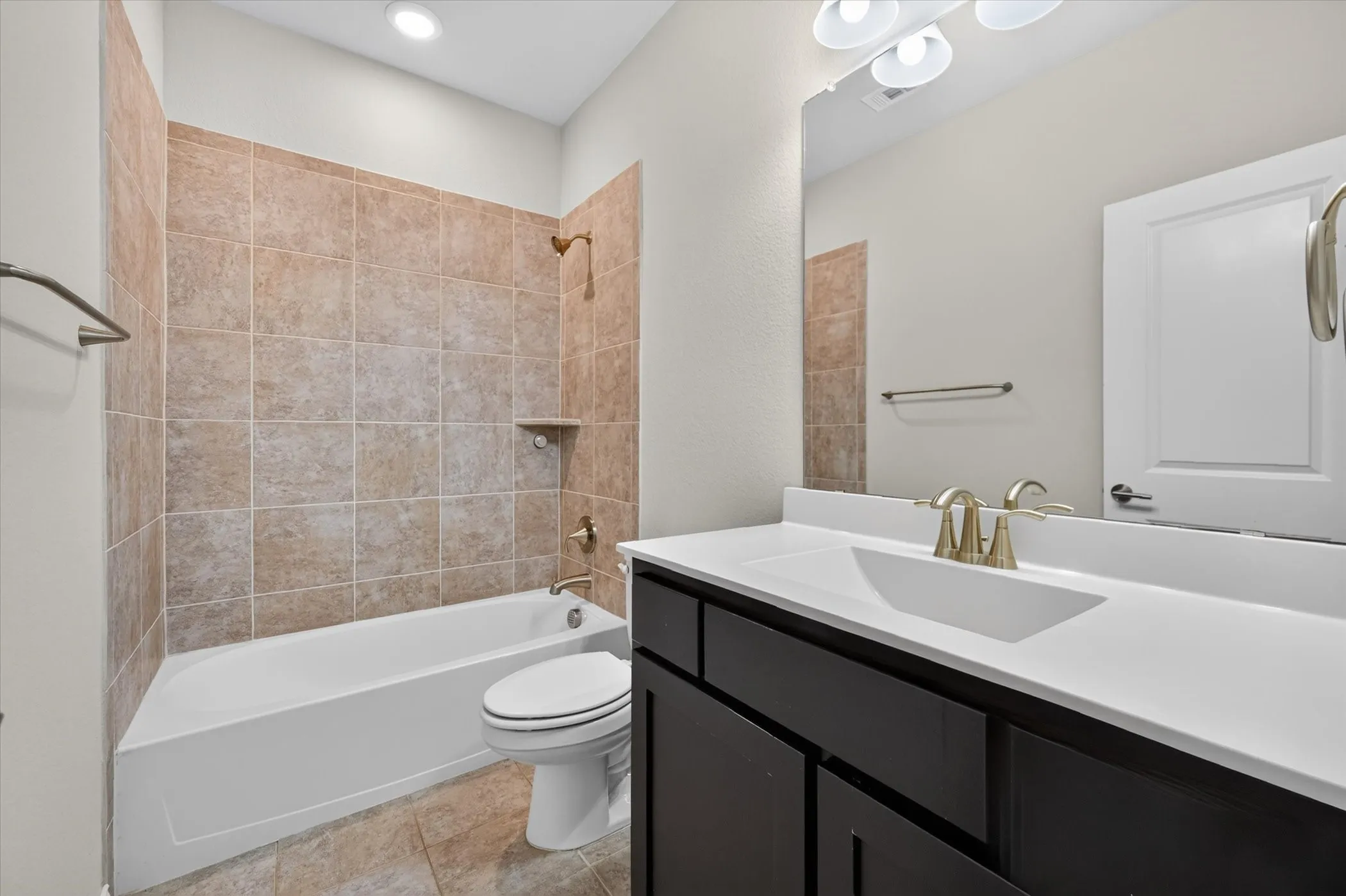 Single Family Residence For Sale in Denton County , 7008 Elk Springs Drive, Argyle, Texas 76226, 5 Bedroom, 4 Bathroom, 2 Garage spaces, 3,049 Sqft, built in 2019, mls#21367918, Real Estate Agent in Argyle, Homes For Sale in Denton county, Homes For Sale in Argyle, Realtor in Argyle Texas, Real Estate Brokerage Independent Realty Texas, Luminita Cordes Realtor