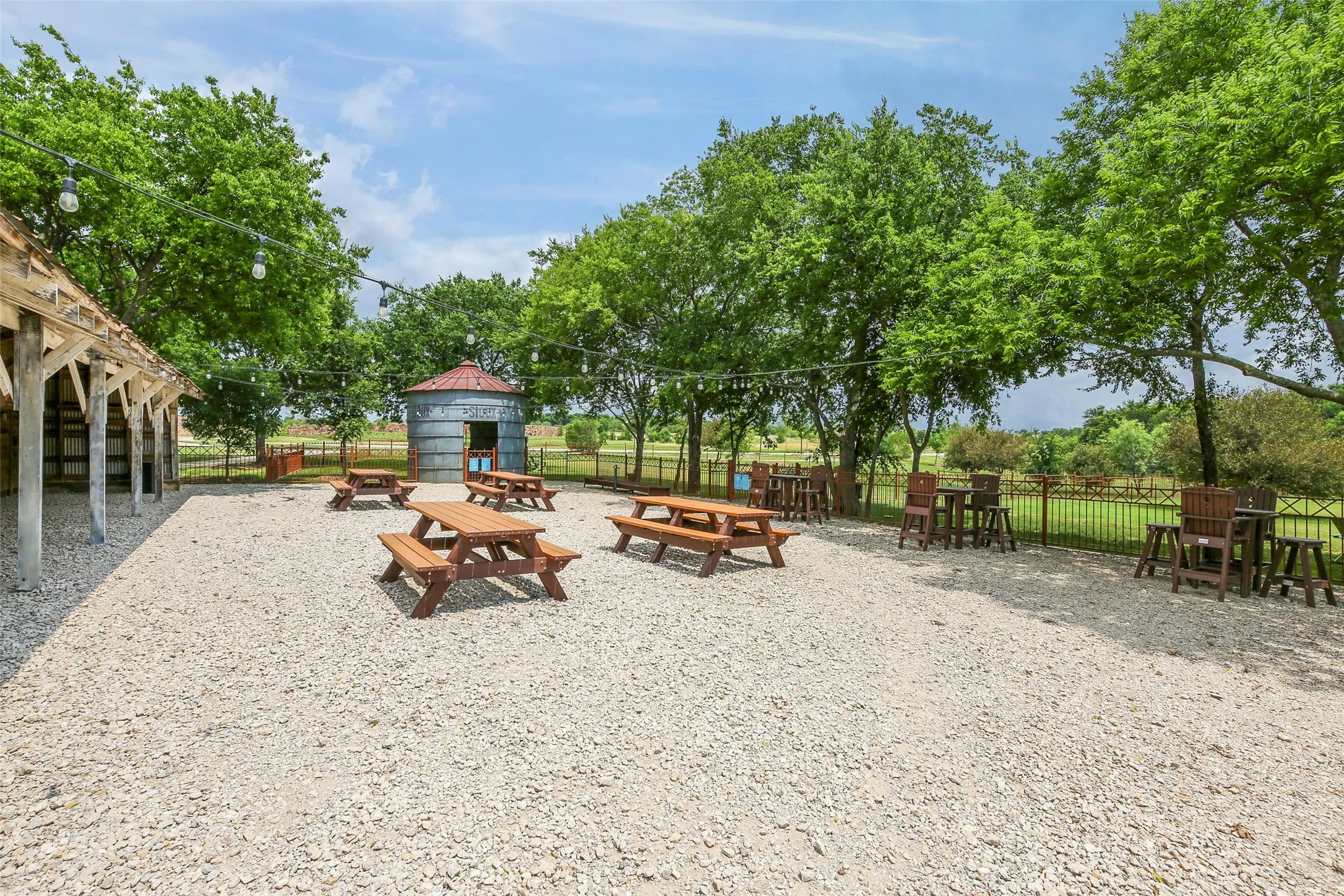 Single Family Residence For Sale in Denton County , 7008 Elk Springs Drive, Argyle, Texas 76226, 5 Bedroom, 4 Bathroom, 2 Garage spaces, 3,049 Sqft, built in 2019, mls#21367918, Real Estate Agent in Argyle, Homes For Sale in Denton county, Homes For Sale in Argyle, Realtor in Argyle Texas, Real Estate Brokerage Independent Realty Texas, Luminita Cordes Realtor