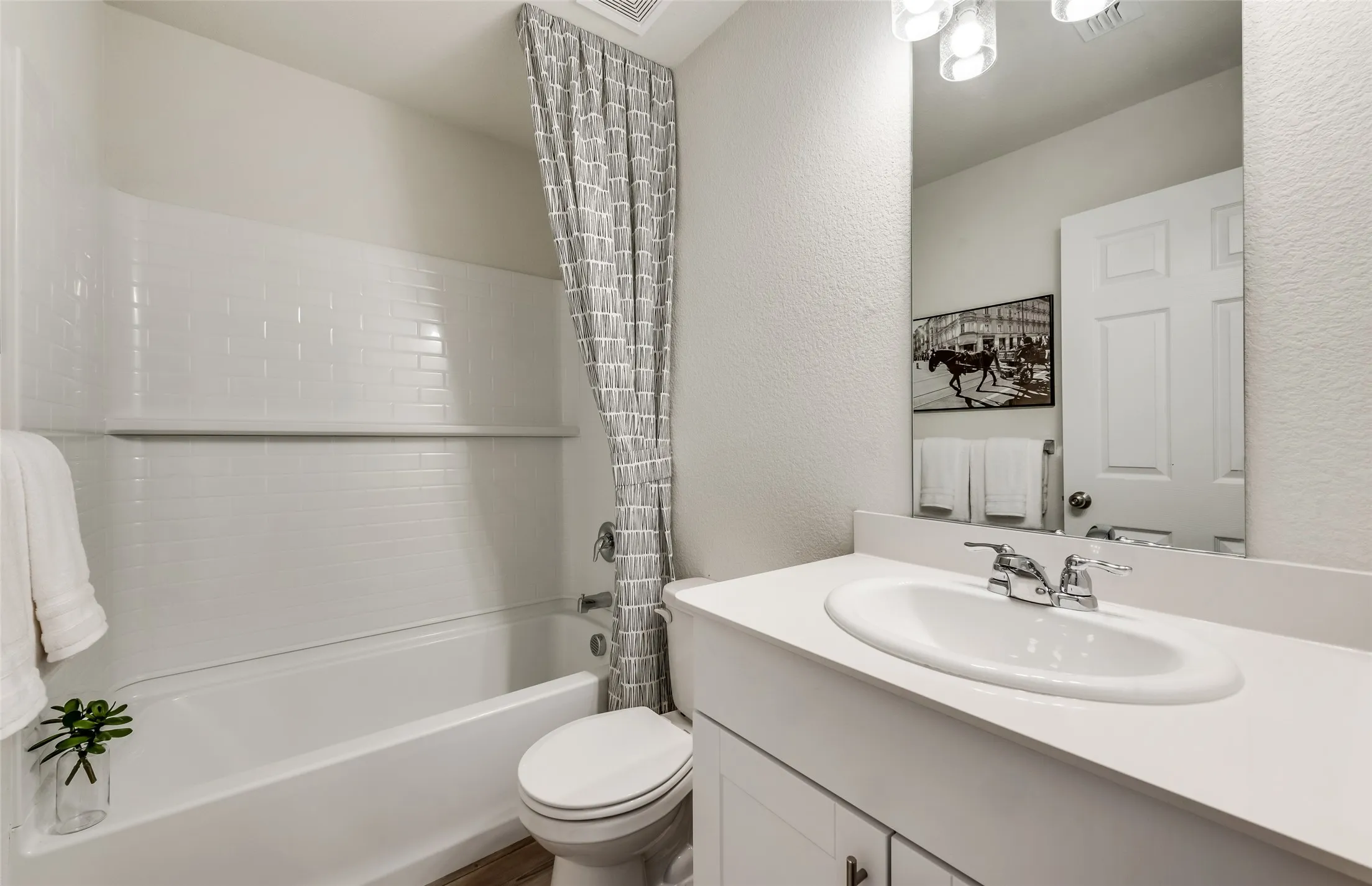 *Model Representation - Spacious secondary bathroom
