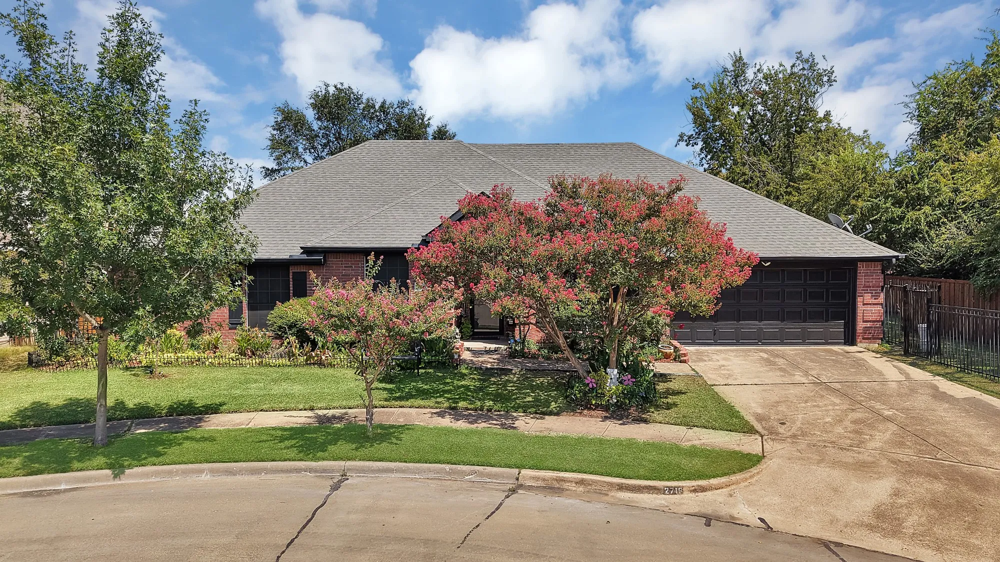 Single Family Residence For Sale in Dallas County , 2716 Rochelle Point, Irving, Texas 75062, 3 Bedroom, 3 Bathroom, 2 Garage spaces, 2,092 Sqft, built in 2000, mls#21364331, Real Estate Agent in Irving, Homes For Sale in Dallas county, Homes For Sale in Irving, Realtor in Irving Texas, Real Estate Brokerage Independent Realty Texas, Luminita Cordes Realtor