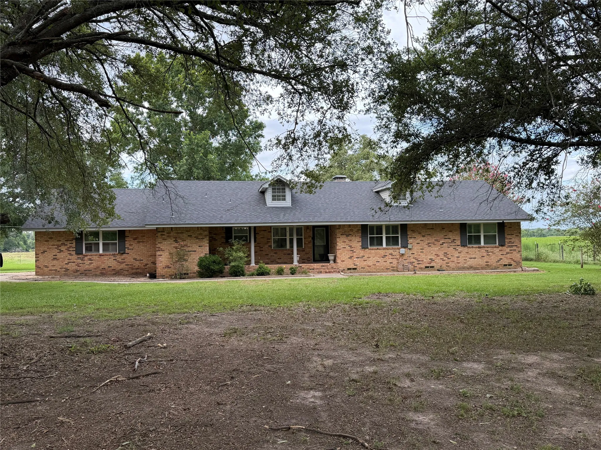 Single Family Residence For Sale in Camp County , 225 Farm to Market Rd 21, Pittsburg, Texas 75686, 3 Bedroom, 3 Bathroom, 2 Garage spaces, 2,241 Sqft, built in 1977, mls#21369328, Real Estate Agent in Pittsburg, Homes For Sale in Camp county, Homes For Sale in Pittsburg, Realtor in Pittsburg Texas, Real Estate Brokerage Independent Realty Texas, Luminita Cordes Realtor