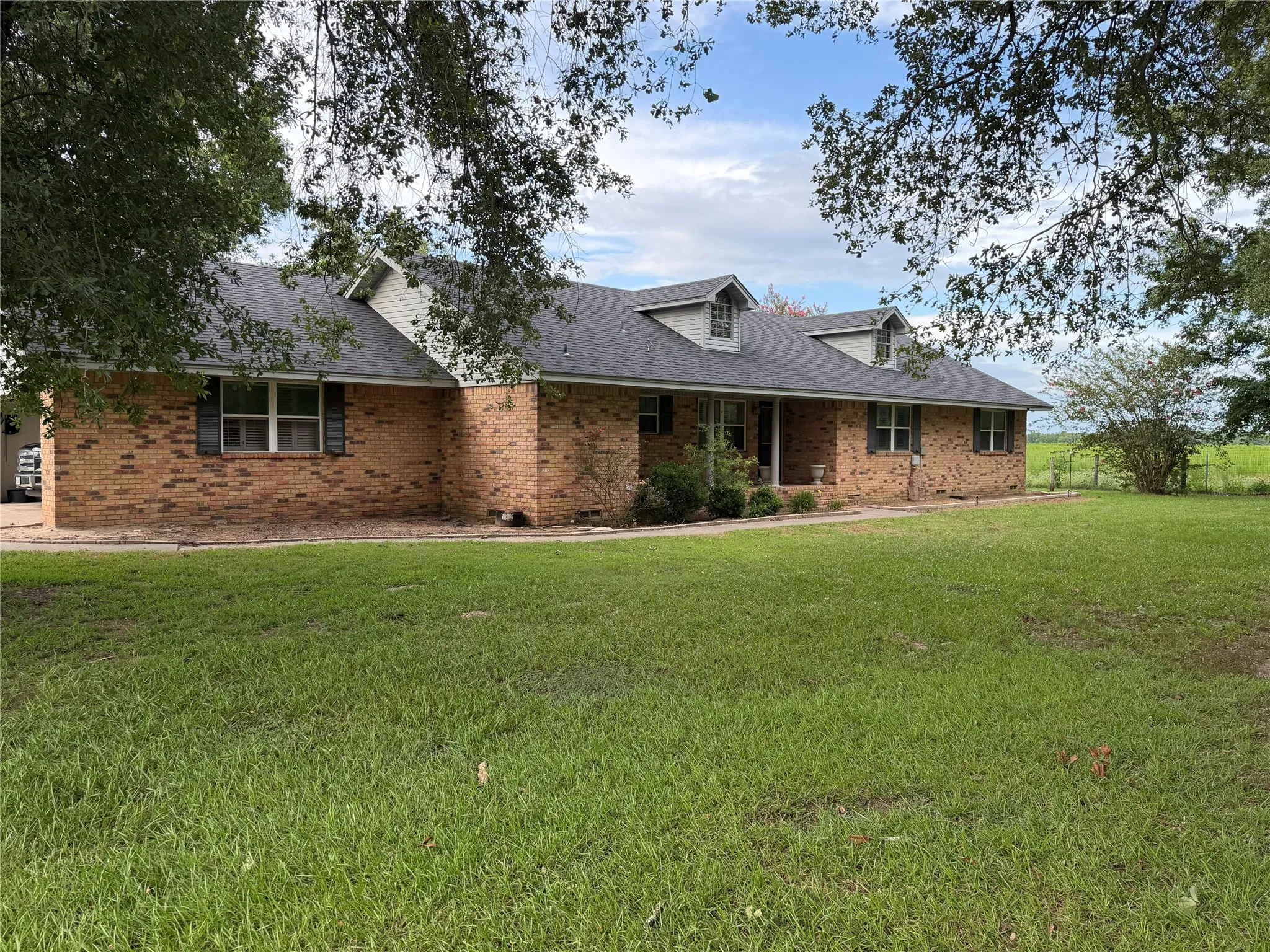 Single Family Residence For Sale in Camp County , 225 Farm to Market Rd 21, Pittsburg, Texas 75686, 3 Bedroom, 3 Bathroom, 2 Garage spaces, 2,241 Sqft, built in 1977, mls#21369328, Real Estate Agent in Pittsburg, Homes For Sale in Camp county, Homes For Sale in Pittsburg, Realtor in Pittsburg Texas, Real Estate Brokerage Independent Realty Texas, Luminita Cordes Realtor