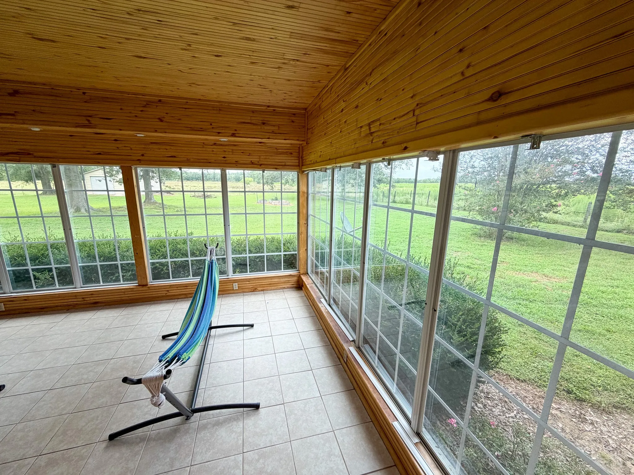 Single Family Residence For Sale in Camp County , 225 Farm to Market Rd 21, Pittsburg, Texas 75686, 3 Bedroom, 3 Bathroom, 2 Garage spaces, 2,241 Sqft, built in 1977, mls#21369328, Real Estate Agent in Pittsburg, Homes For Sale in Camp county, Homes For Sale in Pittsburg, Realtor in Pittsburg Texas, Real Estate Brokerage Independent Realty Texas, Luminita Cordes Realtor
