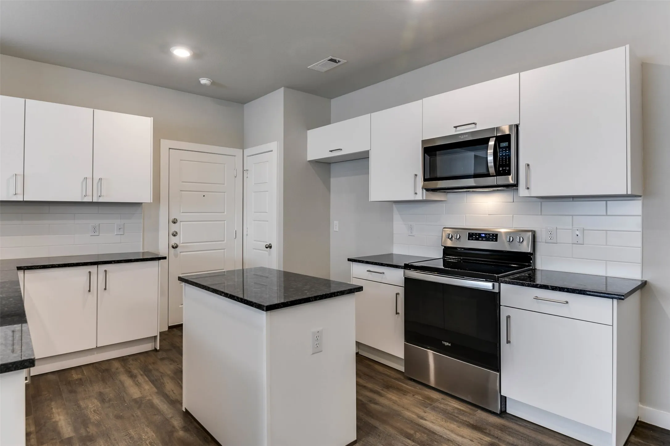Duplex For Rent in Ellis County , 653 Blackland Drive, Venus, Texas 76084, 3 Bedroom, 2 Bathroom, 2 Garage spaces, 1,301 Sqft, built in 2023, mls#21369332, Real Estate Agent in Venus, Homes For Rent in Ellis county, Homes For Rent in Venus, Realtor in Venus Texas, Real Estate Brokerage Independent Realty Texas, Luminita Cordes Realtor
