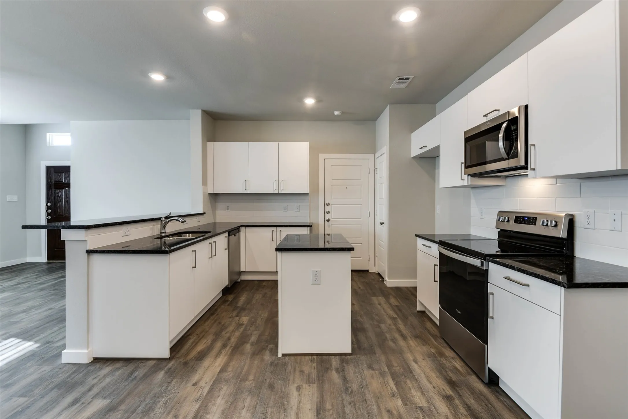 Duplex For Rent in Ellis County , 653 Blackland Drive, Venus, Texas 76084, 3 Bedroom, 2 Bathroom, 2 Garage spaces, 1,301 Sqft, built in 2023, mls#21369332, Real Estate Agent in Venus, Homes For Rent in Ellis county, Homes For Rent in Venus, Realtor in Venus Texas, Real Estate Brokerage Independent Realty Texas, Luminita Cordes Realtor