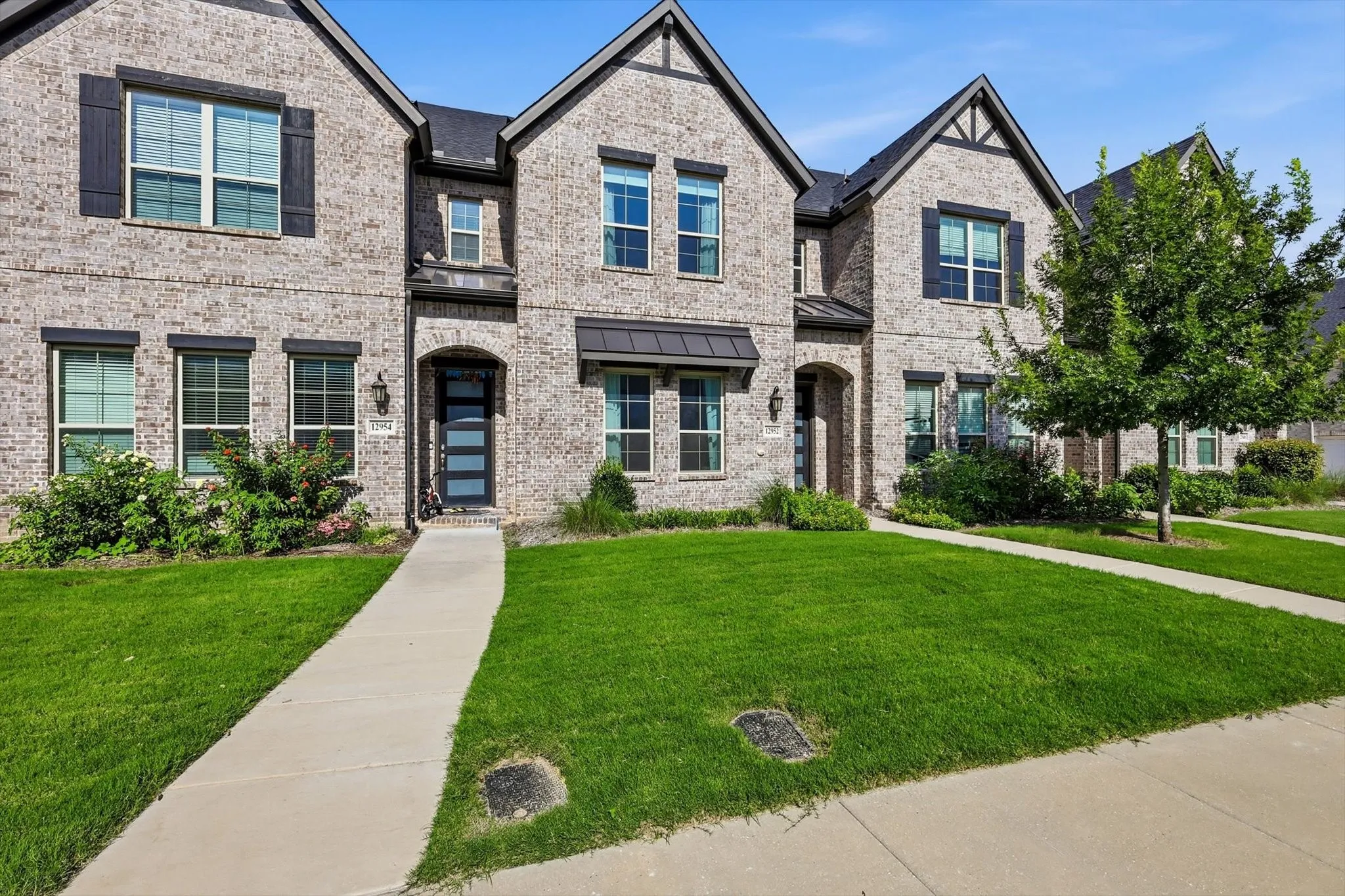 Meticulous and charming townhouse in desirable Farmers Branch neighborhood. Must see.