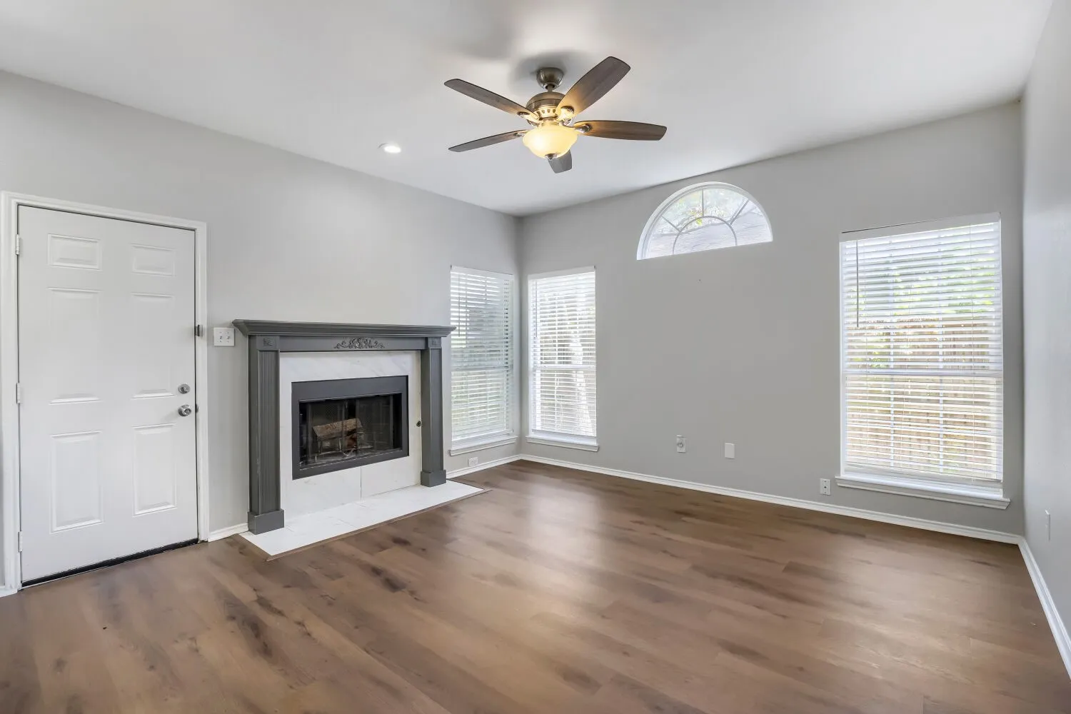 Single Family Residence For Sale in Dallas County , 1153 Regal Drive, Garland, Texas 75040, 3 Bedroom, 3 Bathroom, 2 Garage spaces, 1,992 Sqft, built in 1993, mls#21368419, Real Estate Agent in Garland, Homes For Sale in Dallas county, Homes For Sale in Garland, Realtor in Garland Texas, Real Estate Brokerage Independent Realty Texas, Luminita Cordes Realtor