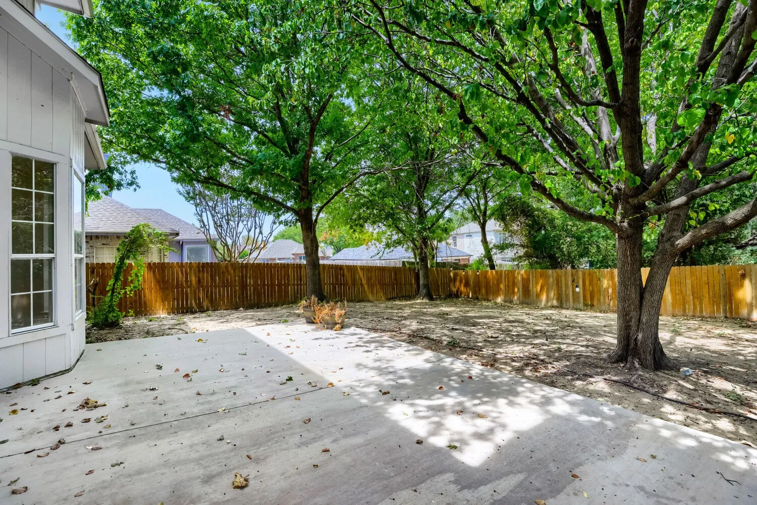 Single Family Residence For Sale in Dallas County , 1153 Regal Drive, Garland, Texas 75040, 3 Bedroom, 3 Bathroom, 2 Garage spaces, 1,992 Sqft, built in 1993, mls#21368419, Real Estate Agent in Garland, Homes For Sale in Dallas county, Homes For Sale in Garland, Realtor in Garland Texas, Real Estate Brokerage Independent Realty Texas, Luminita Cordes Realtor