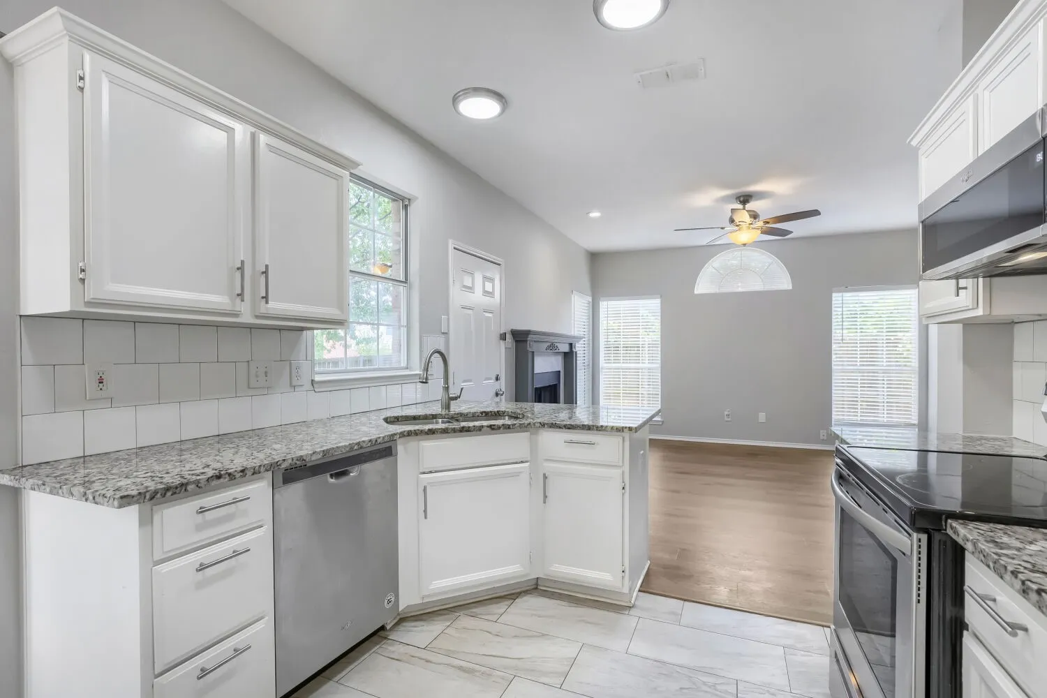 Single Family Residence For Sale in Dallas County , 1153 Regal Drive, Garland, Texas 75040, 3 Bedroom, 3 Bathroom, 2 Garage spaces, 1,992 Sqft, built in 1993, mls#21368419, Real Estate Agent in Garland, Homes For Sale in Dallas county, Homes For Sale in Garland, Realtor in Garland Texas, Real Estate Brokerage Independent Realty Texas, Luminita Cordes Realtor