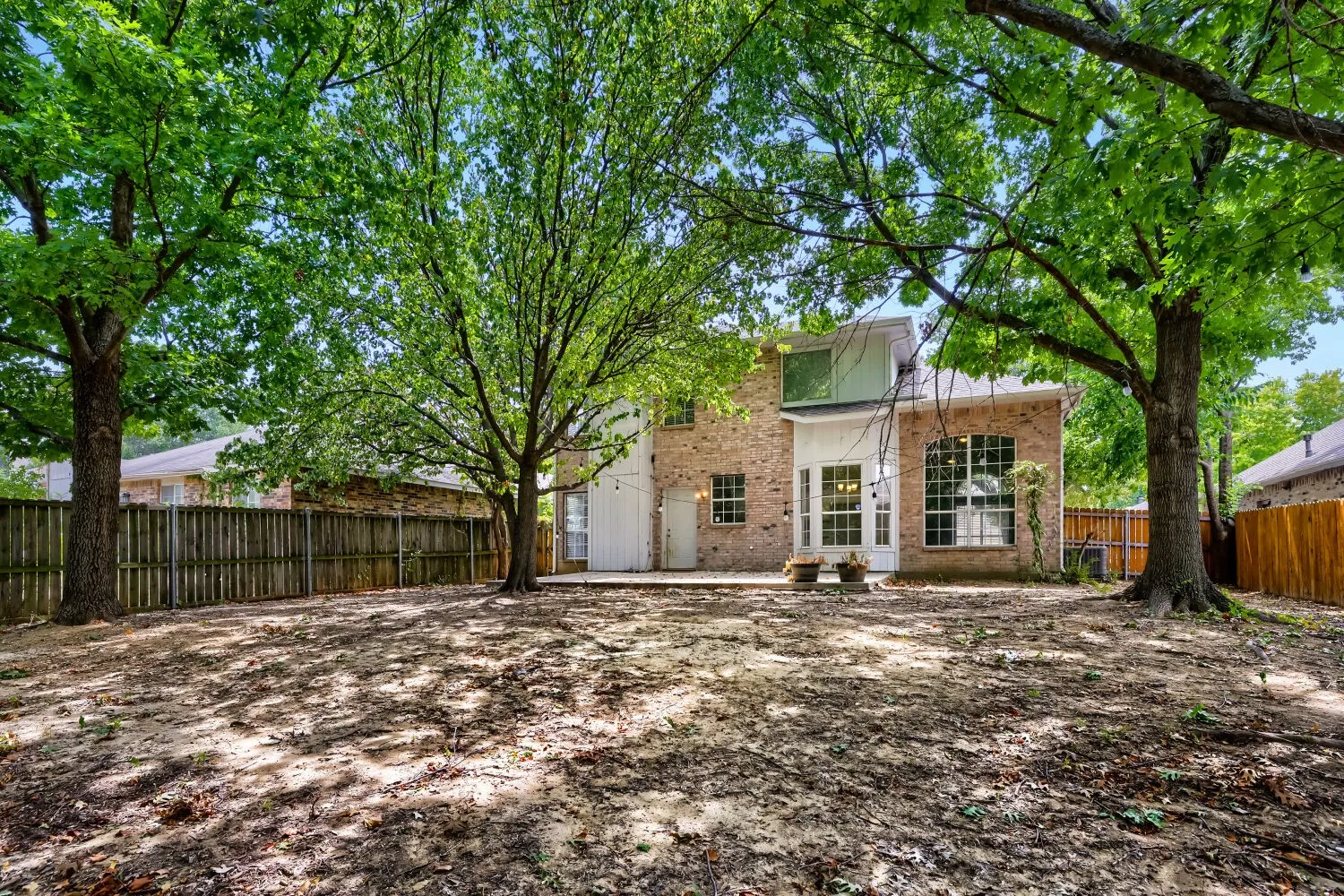 Single Family Residence For Sale in Dallas County , 1153 Regal Drive, Garland, Texas 75040, 3 Bedroom, 3 Bathroom, 2 Garage spaces, 1,992 Sqft, built in 1993, mls#21368419, Real Estate Agent in Garland, Homes For Sale in Dallas county, Homes For Sale in Garland, Realtor in Garland Texas, Real Estate Brokerage Independent Realty Texas, Luminita Cordes Realtor
