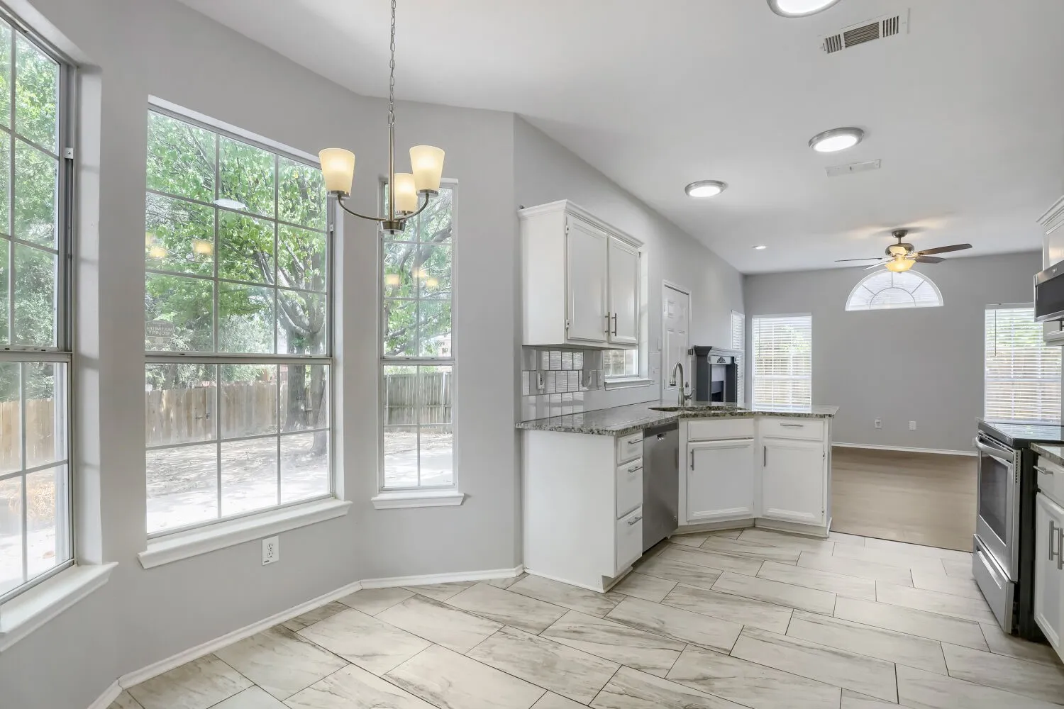 Single Family Residence For Sale in Dallas County , 1153 Regal Drive, Garland, Texas 75040, 3 Bedroom, 3 Bathroom, 2 Garage spaces, 1,992 Sqft, built in 1993, mls#21368419, Real Estate Agent in Garland, Homes For Sale in Dallas county, Homes For Sale in Garland, Realtor in Garland Texas, Real Estate Brokerage Independent Realty Texas, Luminita Cordes Realtor