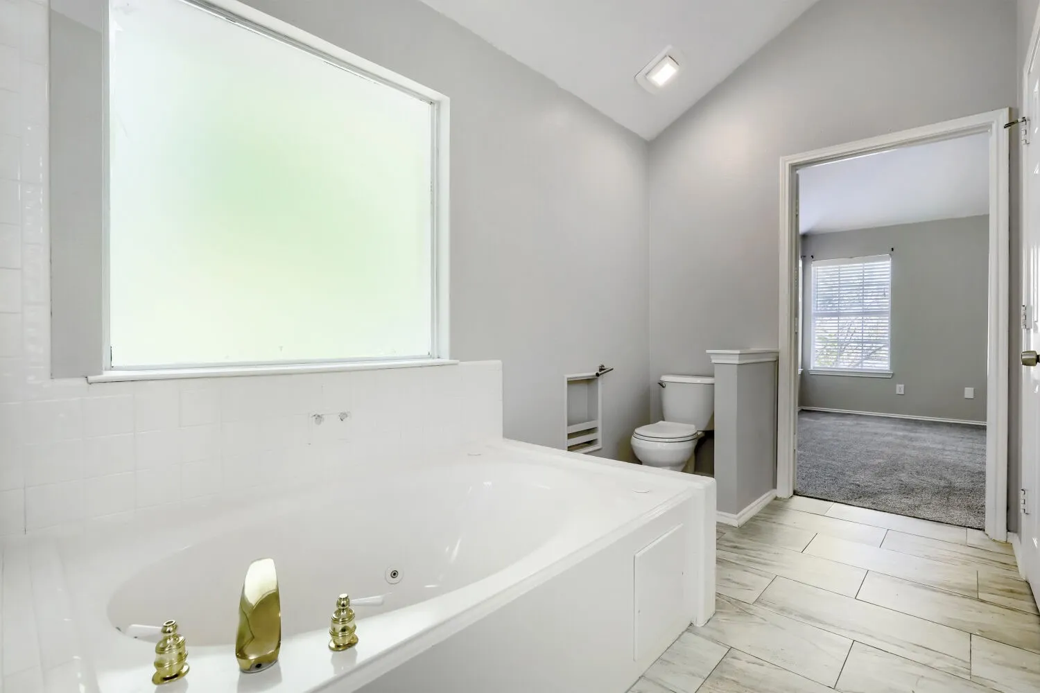 Single Family Residence For Sale in Dallas County , 1153 Regal Drive, Garland, Texas 75040, 3 Bedroom, 3 Bathroom, 2 Garage spaces, 1,992 Sqft, built in 1993, mls#21368419, Real Estate Agent in Garland, Homes For Sale in Dallas county, Homes For Sale in Garland, Realtor in Garland Texas, Real Estate Brokerage Independent Realty Texas, Luminita Cordes Realtor