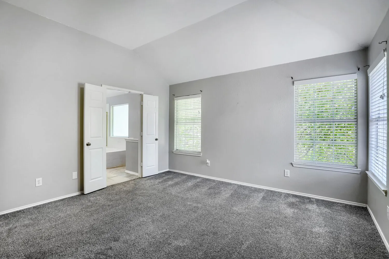 Single Family Residence For Sale in Dallas County , 1153 Regal Drive, Garland, Texas 75040, 3 Bedroom, 3 Bathroom, 2 Garage spaces, 1,992 Sqft, built in 1993, mls#21368419, Real Estate Agent in Garland, Homes For Sale in Dallas county, Homes For Sale in Garland, Realtor in Garland Texas, Real Estate Brokerage Independent Realty Texas, Luminita Cordes Realtor