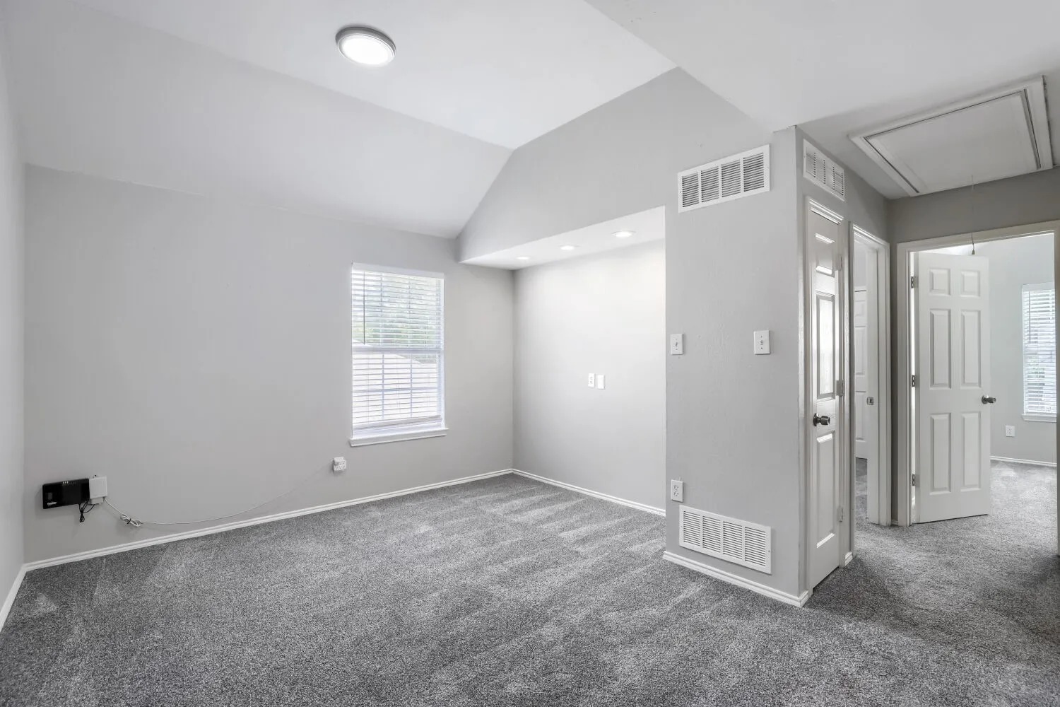 Single Family Residence For Sale in Dallas County , 1153 Regal Drive, Garland, Texas 75040, 3 Bedroom, 3 Bathroom, 2 Garage spaces, 1,992 Sqft, built in 1993, mls#21368419, Real Estate Agent in Garland, Homes For Sale in Dallas county, Homes For Sale in Garland, Realtor in Garland Texas, Real Estate Brokerage Independent Realty Texas, Luminita Cordes Realtor
