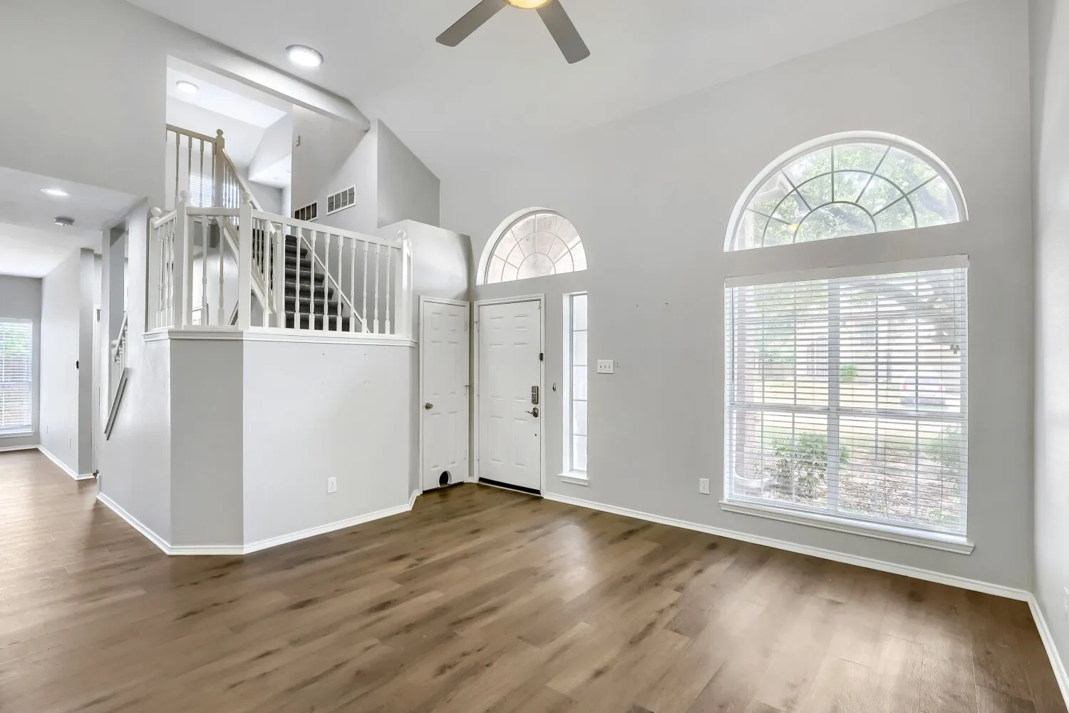 Single Family Residence For Sale in Dallas County , 1153 Regal Drive, Garland, Texas 75040, 3 Bedroom, 3 Bathroom, 2 Garage spaces, 1,992 Sqft, built in 1993, mls#21368419, Real Estate Agent in Garland, Homes For Sale in Dallas county, Homes For Sale in Garland, Realtor in Garland Texas, Real Estate Brokerage Independent Realty Texas, Luminita Cordes Realtor