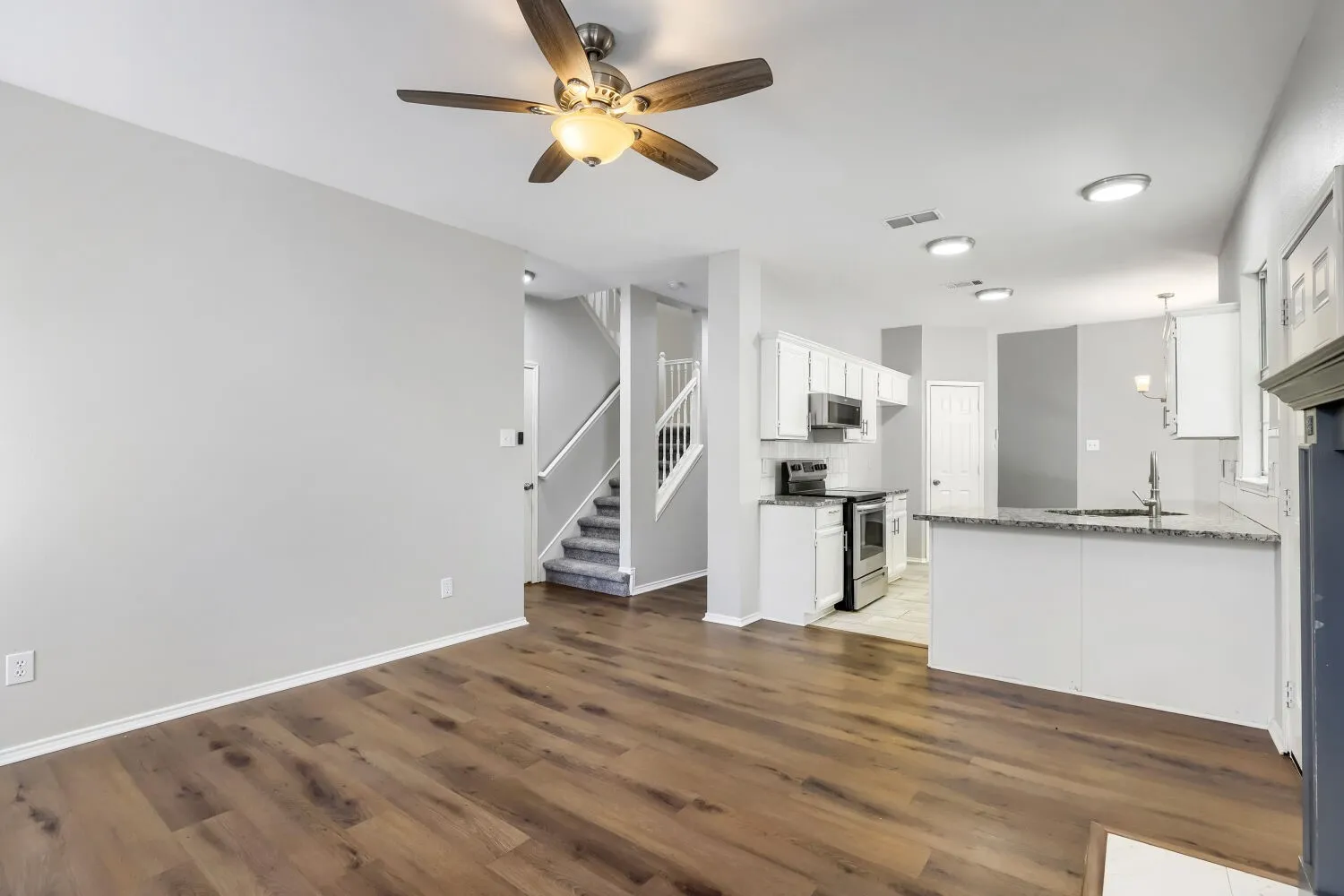 Single Family Residence For Sale in Dallas County , 1153 Regal Drive, Garland, Texas 75040, 3 Bedroom, 3 Bathroom, 2 Garage spaces, 1,992 Sqft, built in 1993, mls#21368419, Real Estate Agent in Garland, Homes For Sale in Dallas county, Homes For Sale in Garland, Realtor in Garland Texas, Real Estate Brokerage Independent Realty Texas, Luminita Cordes Realtor