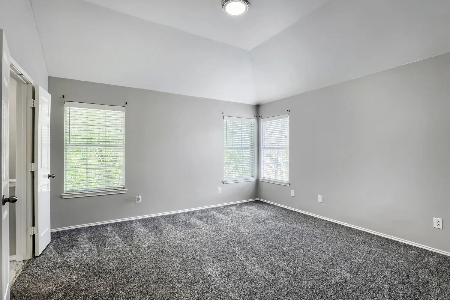 Single Family Residence For Sale in Dallas County , 1153 Regal Drive, Garland, Texas 75040, 3 Bedroom, 3 Bathroom, 2 Garage spaces, 1,992 Sqft, built in 1993, mls#21368419, Real Estate Agent in Garland, Homes For Sale in Dallas county, Homes For Sale in Garland, Realtor in Garland Texas, Real Estate Brokerage Independent Realty Texas, Luminita Cordes Realtor