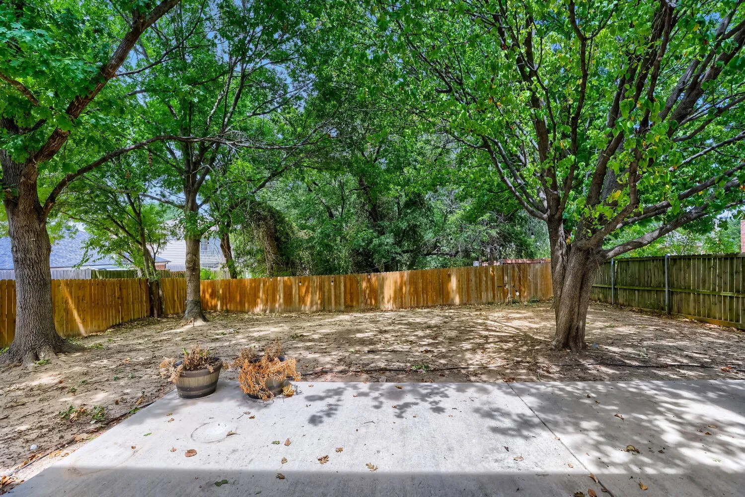 Single Family Residence For Sale in Dallas County , 1153 Regal Drive, Garland, Texas 75040, 3 Bedroom, 3 Bathroom, 2 Garage spaces, 1,992 Sqft, built in 1993, mls#21368419, Real Estate Agent in Garland, Homes For Sale in Dallas county, Homes For Sale in Garland, Realtor in Garland Texas, Real Estate Brokerage Independent Realty Texas, Luminita Cordes Realtor