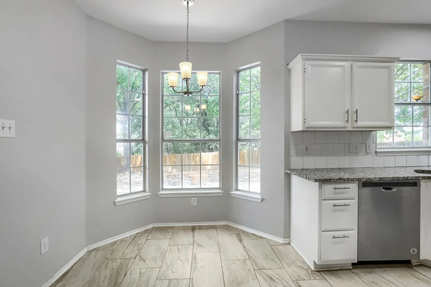 Single Family Residence For Sale in Dallas County , 1153 Regal Drive, Garland, Texas 75040, 3 Bedroom, 3 Bathroom, 2 Garage spaces, 1,992 Sqft, built in 1993, mls#21368419, Real Estate Agent in Garland, Homes For Sale in Dallas county, Homes For Sale in Garland, Realtor in Garland Texas, Real Estate Brokerage Independent Realty Texas, Luminita Cordes Realtor