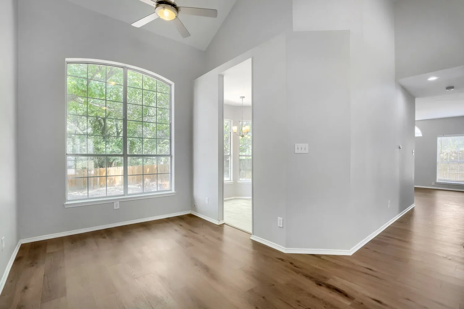 Single Family Residence For Sale in Dallas County , 1153 Regal Drive, Garland, Texas 75040, 3 Bedroom, 3 Bathroom, 2 Garage spaces, 1,992 Sqft, built in 1993, mls#21368419, Real Estate Agent in Garland, Homes For Sale in Dallas county, Homes For Sale in Garland, Realtor in Garland Texas, Real Estate Brokerage Independent Realty Texas, Luminita Cordes Realtor