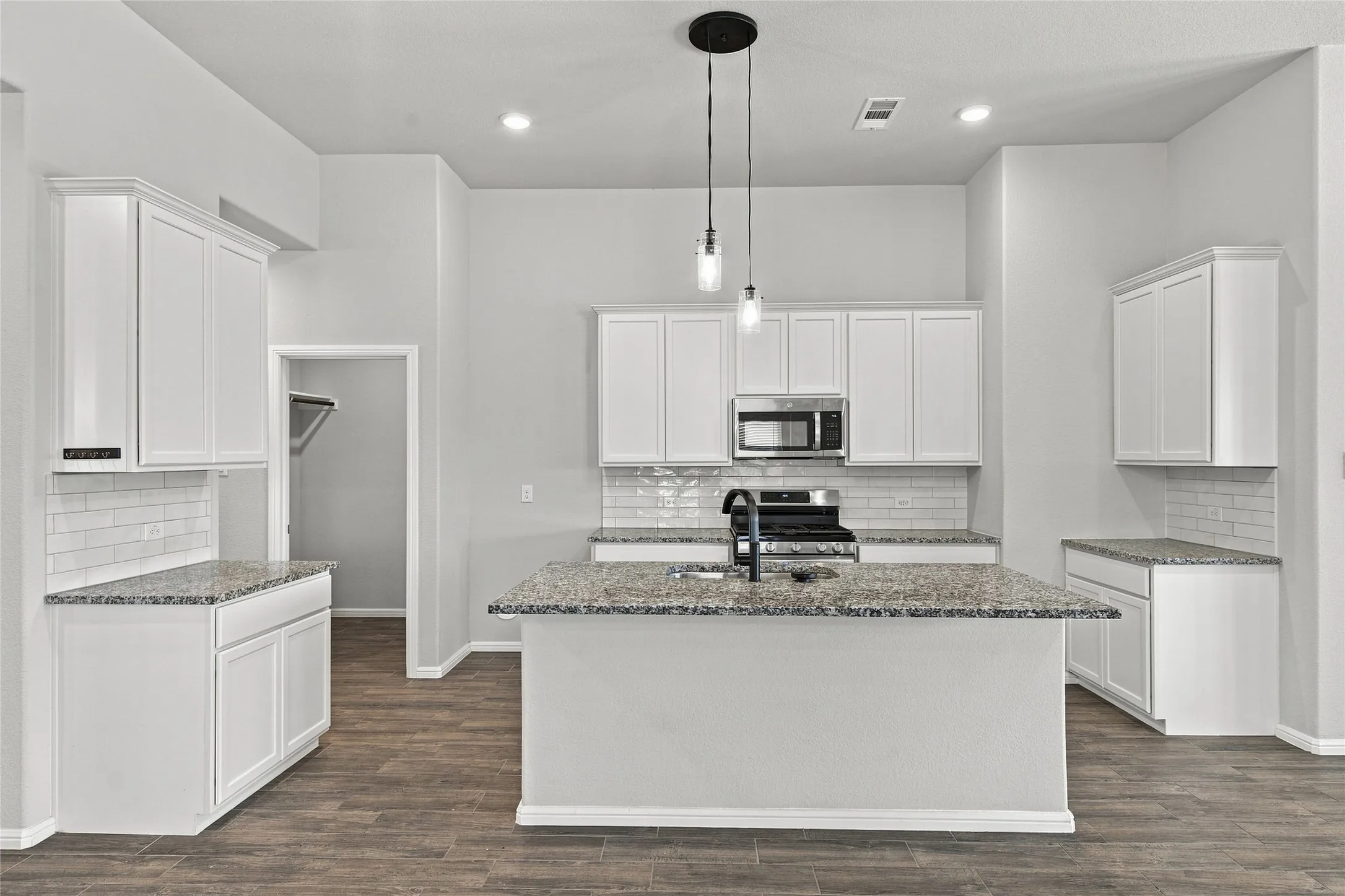 Single Family Residence For Sale in Tarrant County , 1345 Fox Glen Trail, Crowley, Texas 76036, 3 Bedroom, 4 Bathroom, 2 Garage spaces, 2,685 Sqft, built in 2023, mls#21368676, Real Estate Agent in Crowley, Homes For Sale in Tarrant county, Homes For Sale in Crowley, Realtor in Crowley Texas, Real Estate Brokerage Independent Realty Texas, Luminita Cordes Realtor