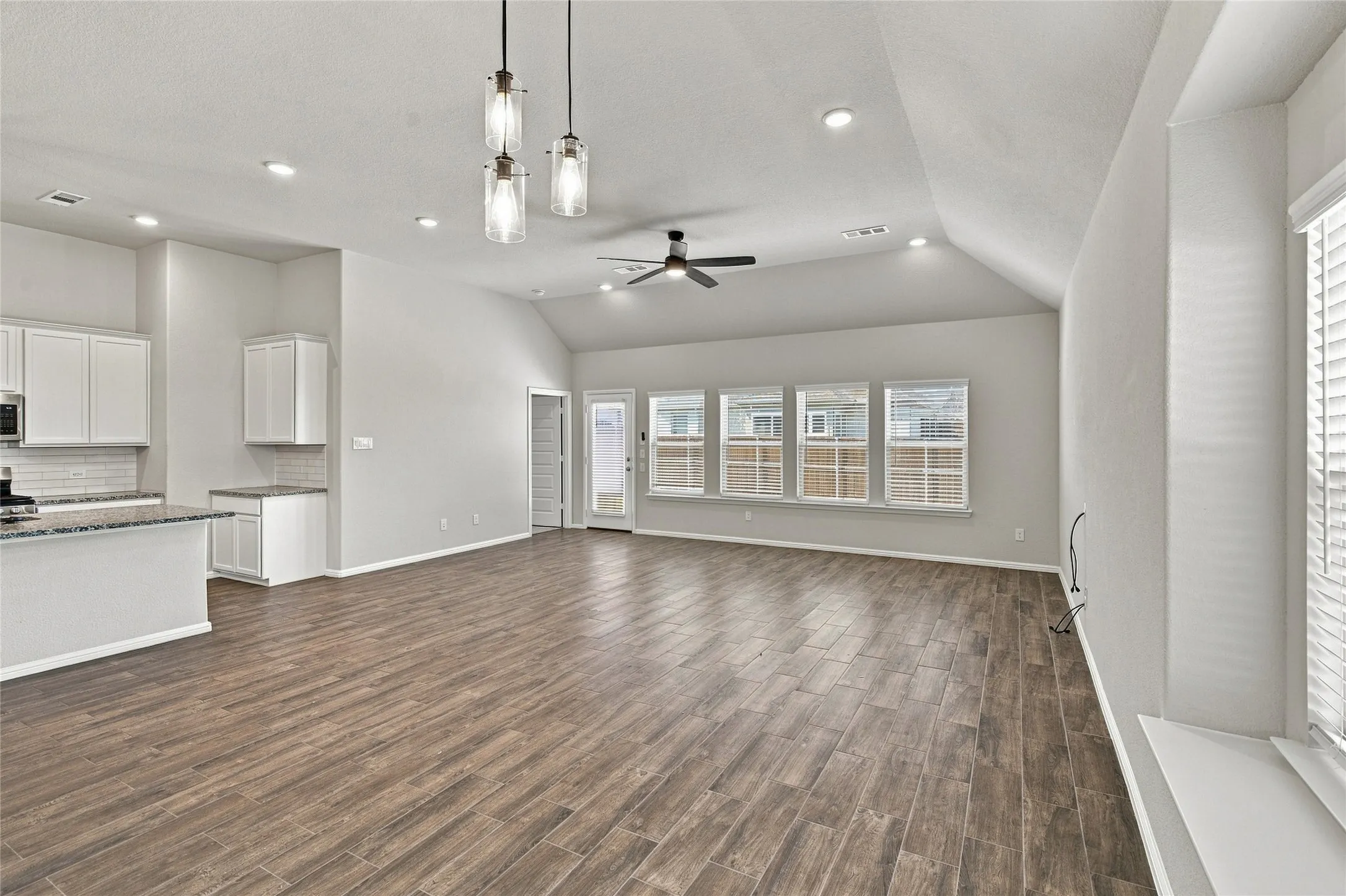 Single Family Residence For Sale in Tarrant County , 1345 Fox Glen Trail, Crowley, Texas 76036, 3 Bedroom, 4 Bathroom, 2 Garage spaces, 2,685 Sqft, built in 2023, mls#21368676, Real Estate Agent in Crowley, Homes For Sale in Tarrant county, Homes For Sale in Crowley, Realtor in Crowley Texas, Real Estate Brokerage Independent Realty Texas, Luminita Cordes Realtor