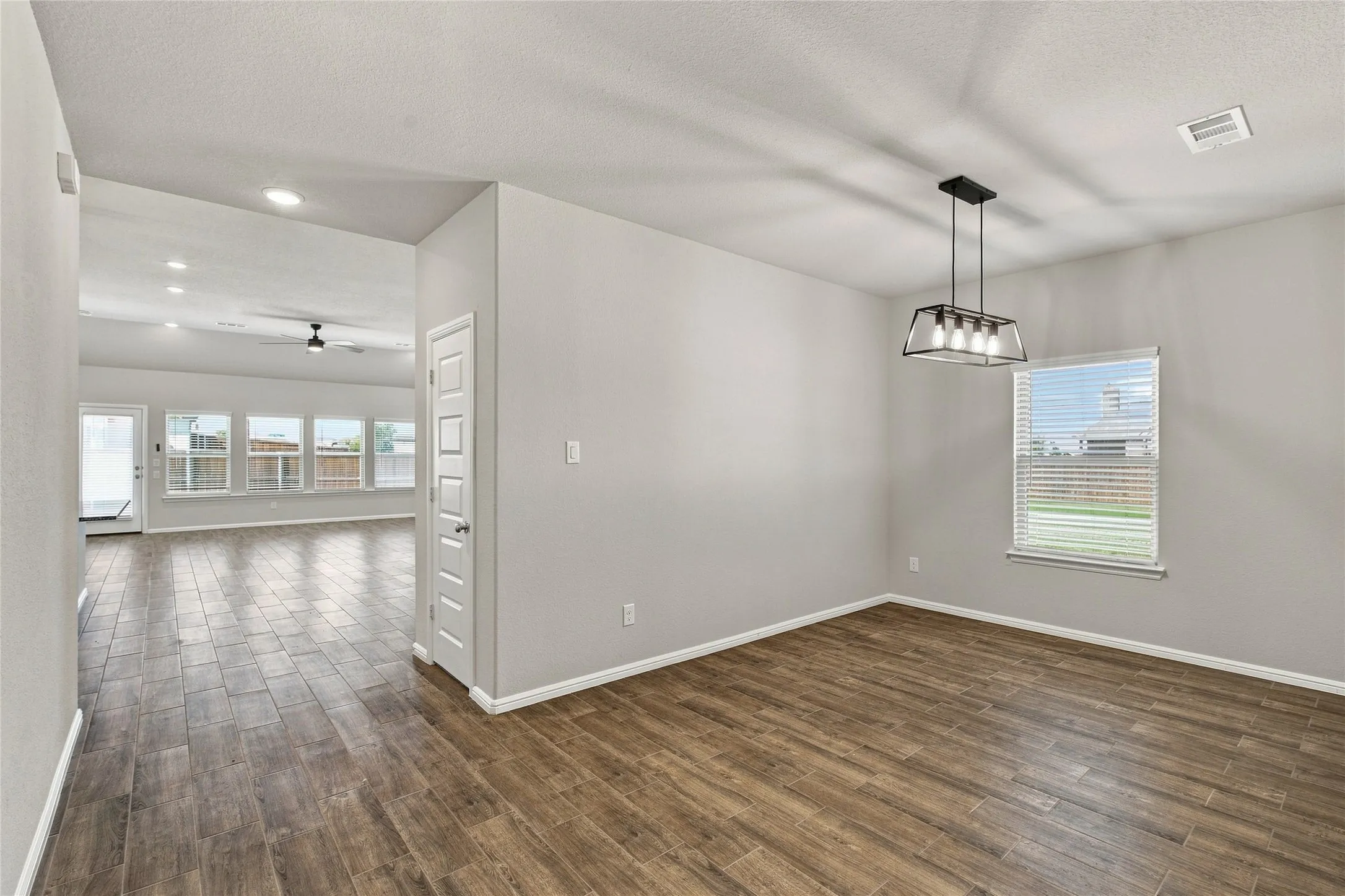 Single Family Residence For Sale in Tarrant County , 1345 Fox Glen Trail, Crowley, Texas 76036, 3 Bedroom, 4 Bathroom, 2 Garage spaces, 2,685 Sqft, built in 2023, mls#21368676, Real Estate Agent in Crowley, Homes For Sale in Tarrant county, Homes For Sale in Crowley, Realtor in Crowley Texas, Real Estate Brokerage Independent Realty Texas, Luminita Cordes Realtor