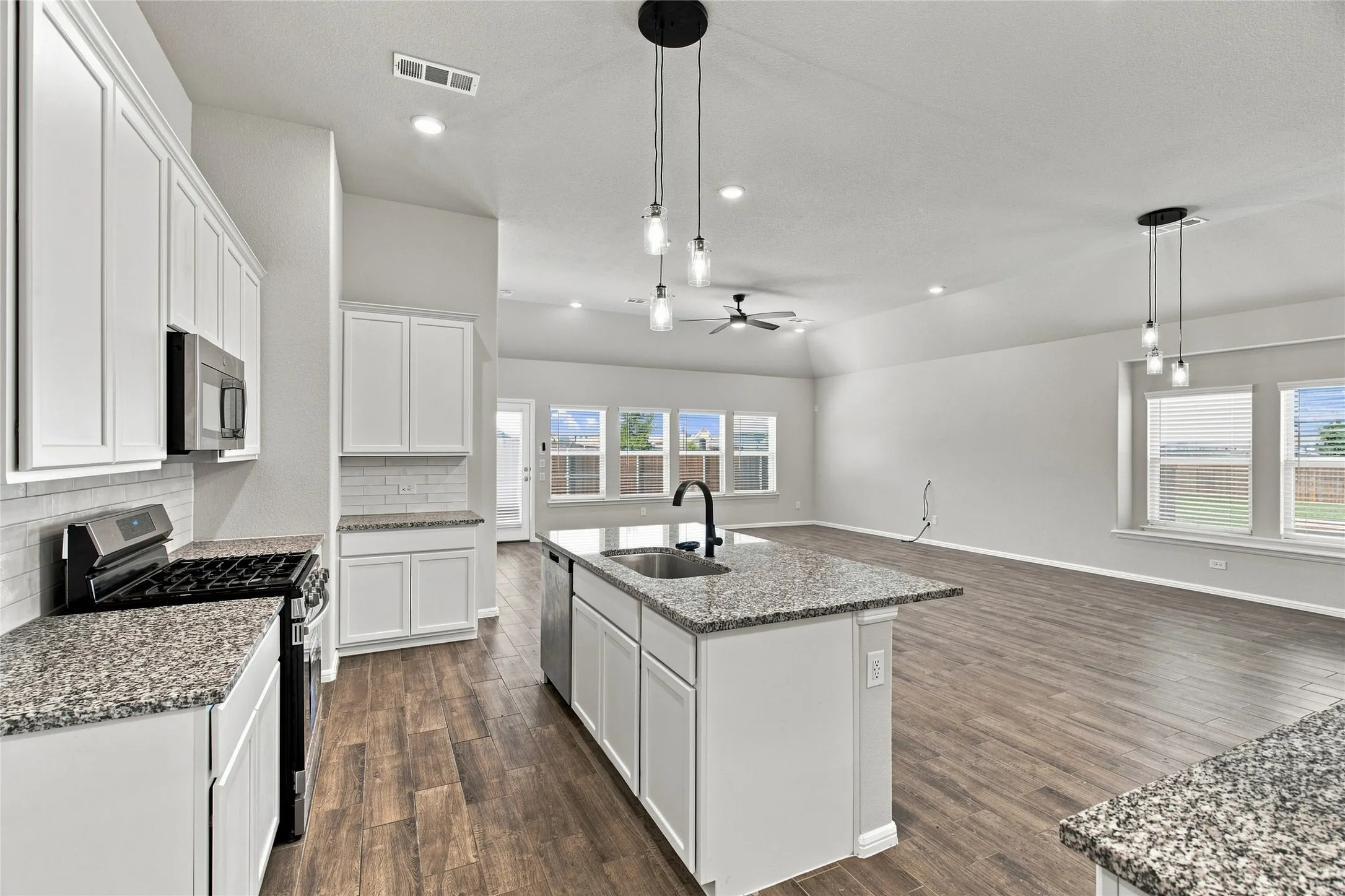 Single Family Residence For Sale in Tarrant County , 1345 Fox Glen Trail, Crowley, Texas 76036, 3 Bedroom, 4 Bathroom, 2 Garage spaces, 2,685 Sqft, built in 2023, mls#21368676, Real Estate Agent in Crowley, Homes For Sale in Tarrant county, Homes For Sale in Crowley, Realtor in Crowley Texas, Real Estate Brokerage Independent Realty Texas, Luminita Cordes Realtor