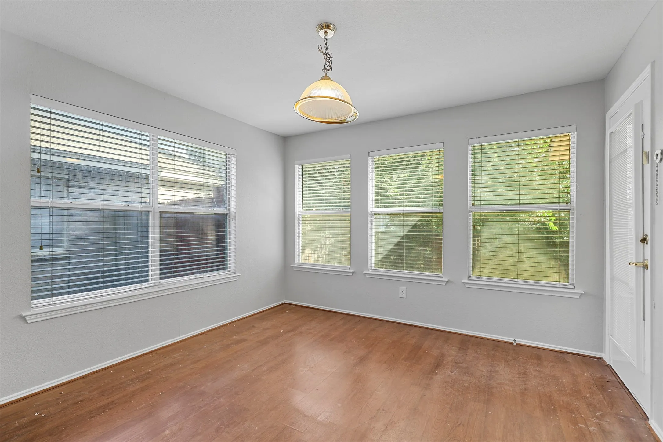 Single Family Residence For Rent in Tarrant County , 813 Jockey Club Lane, Fort Worth, Texas 76179, 4 Bedroom, 4 Bathroom, 2 Garage spaces, 2,551 Sqft, built in 2001, mls#21369342, Real Estate Agent in Fort Worth, Homes For Rent in Tarrant county, Homes For Rent in Fort Worth, Realtor in Fort Worth Texas, Real Estate Brokerage Independent Realty Texas, Luminita Cordes Realtor
