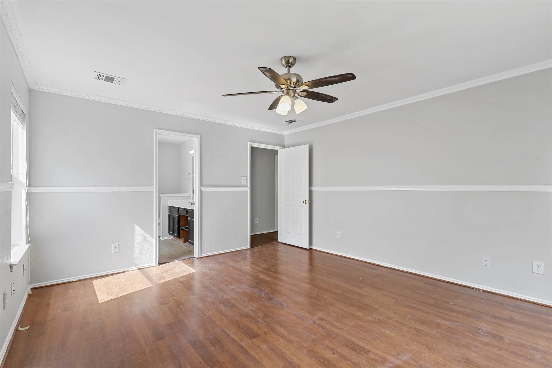 Single Family Residence For Rent in Tarrant County , 813 Jockey Club Lane, Fort Worth, Texas 76179, 4 Bedroom, 4 Bathroom, 2 Garage spaces, 2,551 Sqft, built in 2001, mls#21369342, Real Estate Agent in Fort Worth, Homes For Rent in Tarrant county, Homes For Rent in Fort Worth, Realtor in Fort Worth Texas, Real Estate Brokerage Independent Realty Texas, Luminita Cordes Realtor