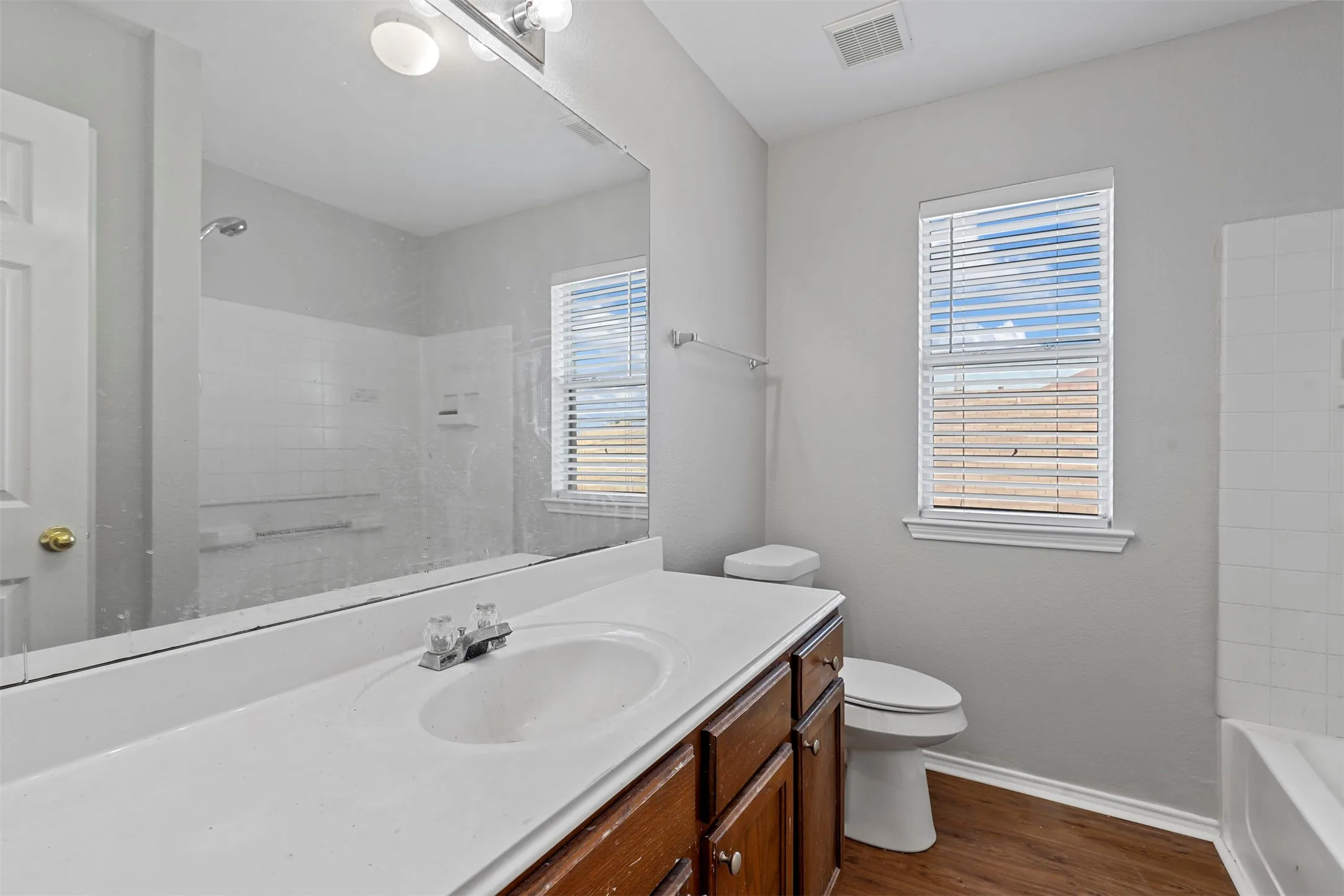 Single Family Residence For Rent in Tarrant County , 813 Jockey Club Lane, Fort Worth, Texas 76179, 4 Bedroom, 4 Bathroom, 2 Garage spaces, 2,551 Sqft, built in 2001, mls#21369342, Real Estate Agent in Fort Worth, Homes For Rent in Tarrant county, Homes For Rent in Fort Worth, Realtor in Fort Worth Texas, Real Estate Brokerage Independent Realty Texas, Luminita Cordes Realtor