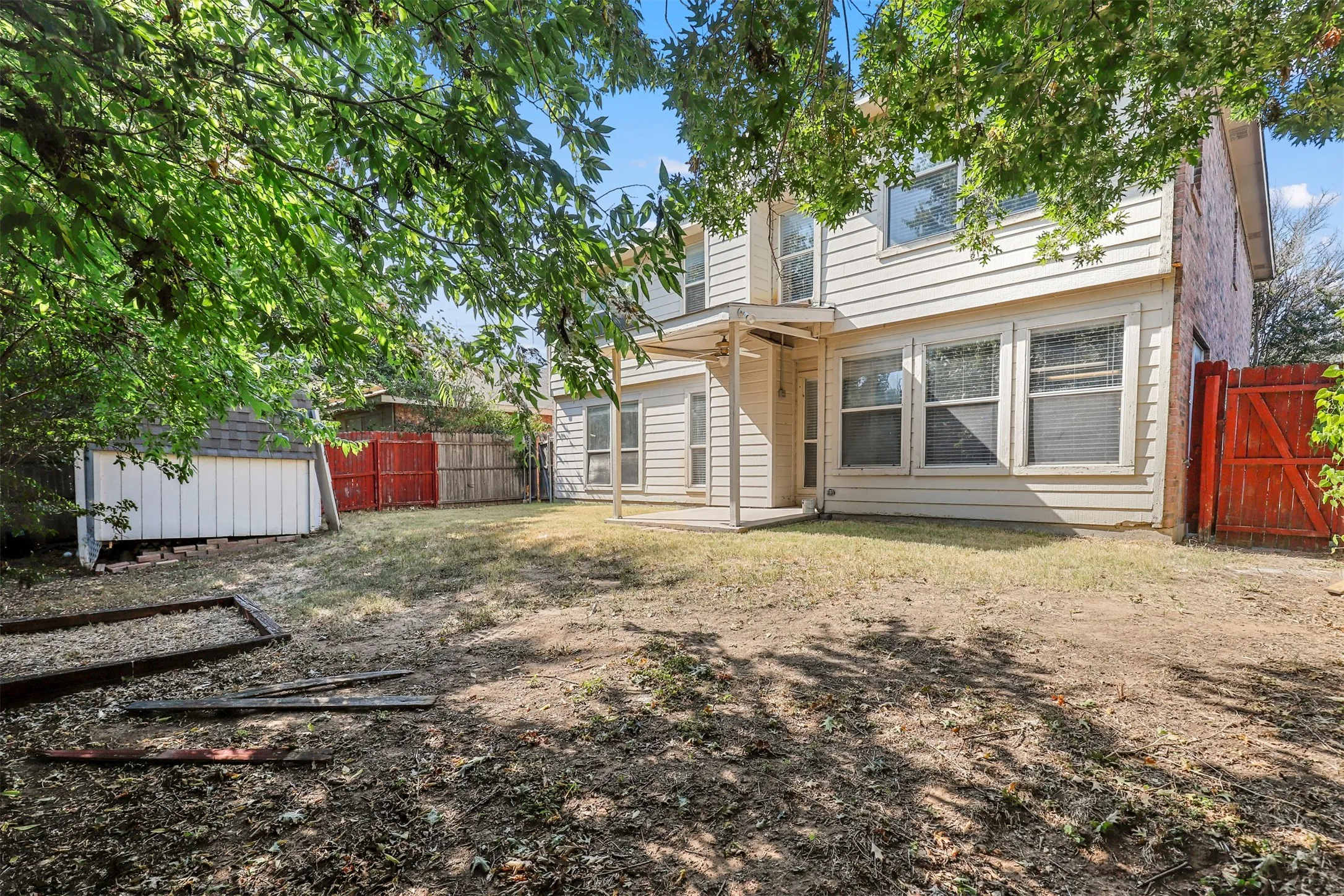 Single Family Residence For Rent in Tarrant County , 813 Jockey Club Lane, Fort Worth, Texas 76179, 4 Bedroom, 4 Bathroom, 2 Garage spaces, 2,551 Sqft, built in 2001, mls#21369342, Real Estate Agent in Fort Worth, Homes For Rent in Tarrant county, Homes For Rent in Fort Worth, Realtor in Fort Worth Texas, Real Estate Brokerage Independent Realty Texas, Luminita Cordes Realtor