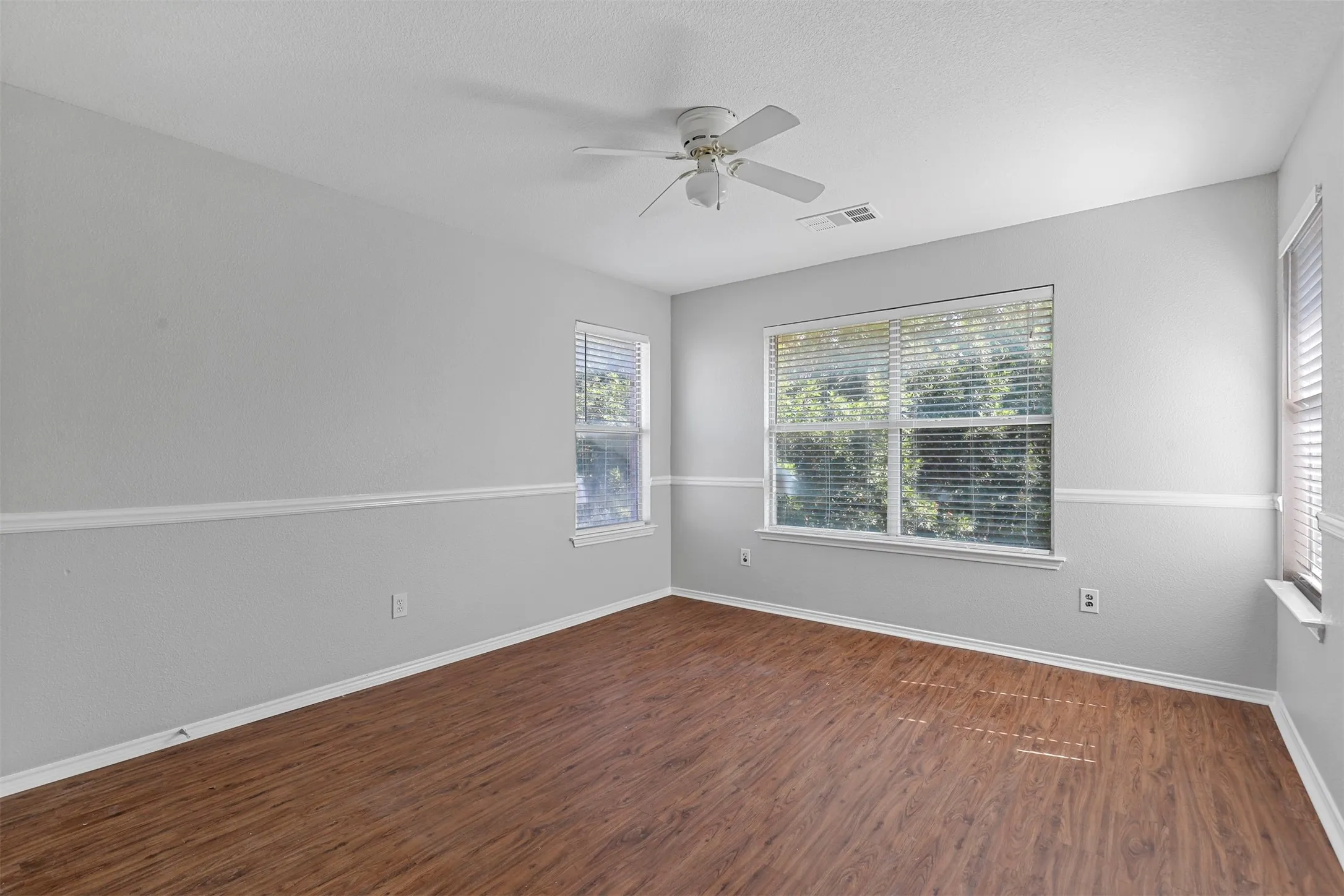 Single Family Residence For Rent in Tarrant County , 813 Jockey Club Lane, Fort Worth, Texas 76179, 4 Bedroom, 4 Bathroom, 2 Garage spaces, 2,551 Sqft, built in 2001, mls#21369342, Real Estate Agent in Fort Worth, Homes For Rent in Tarrant county, Homes For Rent in Fort Worth, Realtor in Fort Worth Texas, Real Estate Brokerage Independent Realty Texas, Luminita Cordes Realtor