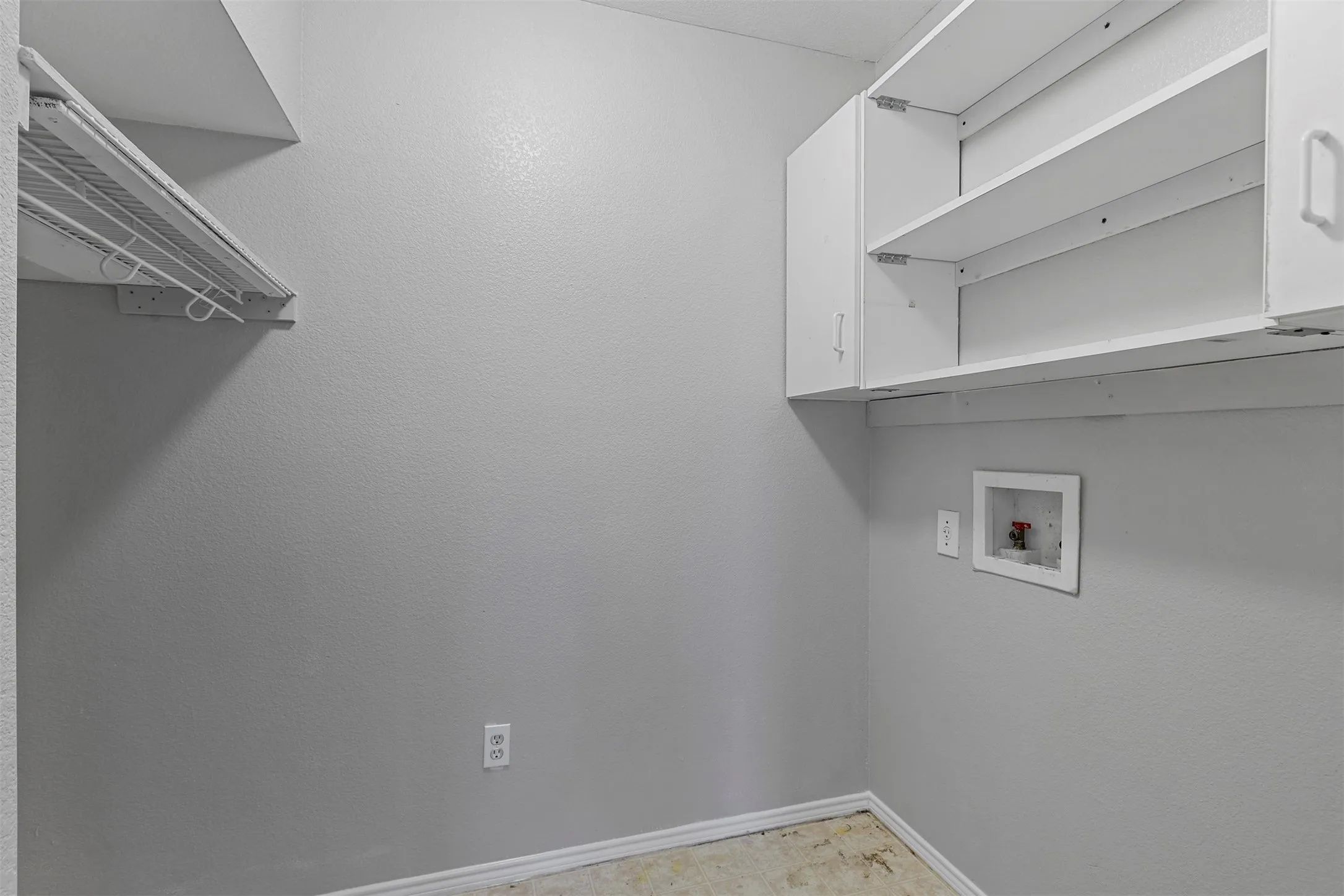 Single Family Residence For Rent in Tarrant County , 813 Jockey Club Lane, Fort Worth, Texas 76179, 4 Bedroom, 4 Bathroom, 2 Garage spaces, 2,551 Sqft, built in 2001, mls#21369342, Real Estate Agent in Fort Worth, Homes For Rent in Tarrant county, Homes For Rent in Fort Worth, Realtor in Fort Worth Texas, Real Estate Brokerage Independent Realty Texas, Luminita Cordes Realtor