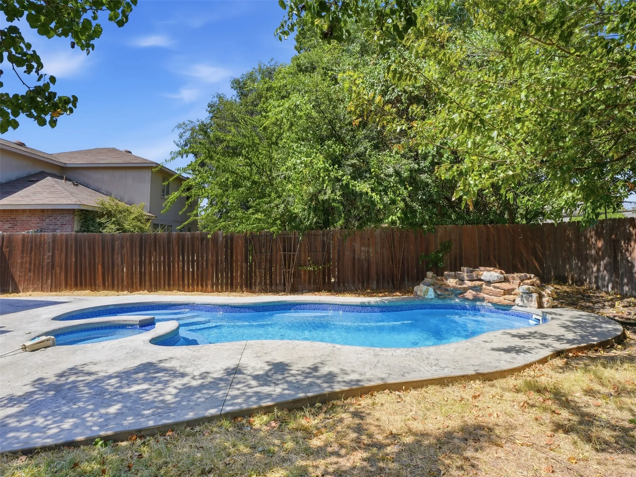 Single Family Residence For Rent in Collin County , 2808 High Pointe Boulevard, Mc Kinney, Texas 75071, 6 Bedroom, 3 Bathroom, 2 Garage spaces, 2,621 Sqft, built in 1999, mls#21369345, Real Estate Agent in Mc Kinney, Homes For Rent in Collin county, Homes For Rent in Mc Kinney, Realtor in Mc Kinney Texas, Real Estate Brokerage Independent Realty Texas, Luminita Cordes Realtor