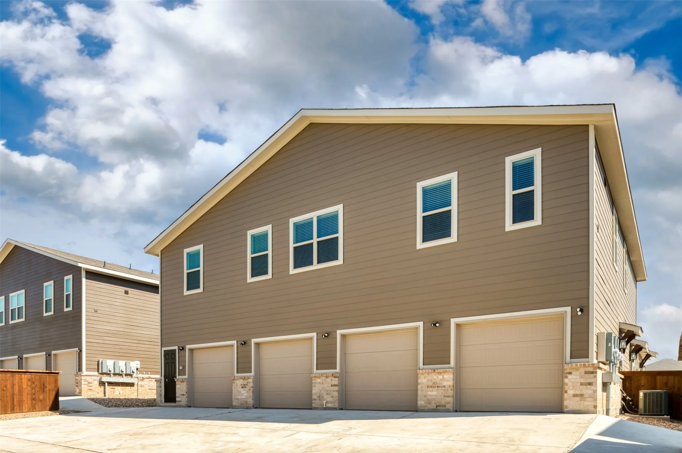 Apartment For Rent in Ellis County , 727 Harvest Moon Drive, Venus, Texas 76084, 2 Bedroom, 2 Bathroom, 1 Garage spaces, 1,134 Sqft, built in 2022, mls#21369357, Real Estate Agent in Venus, Homes For Rent in Ellis county, Homes For Rent in Venus, Realtor in Venus Texas, Real Estate Brokerage Independent Realty Texas, Luminita Cordes Realtor