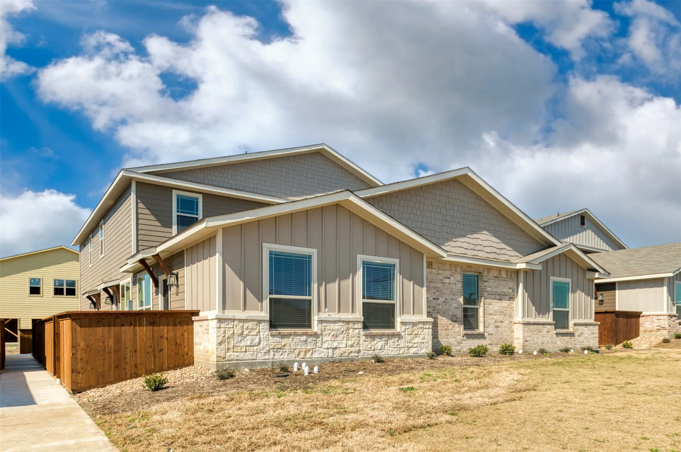 Apartment For Rent in Ellis County , 727 Harvest Moon Drive, Venus, Texas 76084, 2 Bedroom, 2 Bathroom, 1 Garage spaces, 1,134 Sqft, built in 2022, mls#21369357, Real Estate Agent in Venus, Homes For Rent in Ellis county, Homes For Rent in Venus, Realtor in Venus Texas, Real Estate Brokerage Independent Realty Texas, Luminita Cordes Realtor