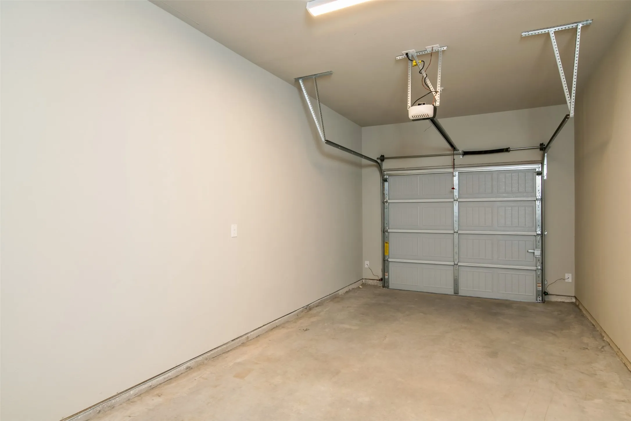 Apartment For Rent in Ellis County , 727 Harvest Moon Drive, Venus, Texas 76084, 2 Bedroom, 2 Bathroom, 1 Garage spaces, 1,134 Sqft, built in 2022, mls#21369357, Real Estate Agent in Venus, Homes For Rent in Ellis county, Homes For Rent in Venus, Realtor in Venus Texas, Real Estate Brokerage Independent Realty Texas, Luminita Cordes Realtor