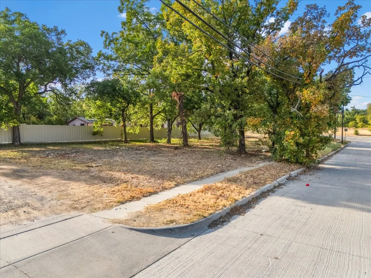 Unimproved Land For Sale in Tarrant County , 2501 E Vickery Boulevard, Fort Worth, Texas 76105, 0, 0, Garage spaces, 0 Sqft, built in 0, mls#21369327, Real Estate Agent in Fort Worth, Homes For Sale in Tarrant county, Homes For Sale in Fort Worth, Realtor in Fort Worth Texas, Real Estate Brokerage Independent Realty Texas, Luminita Cordes Realtor