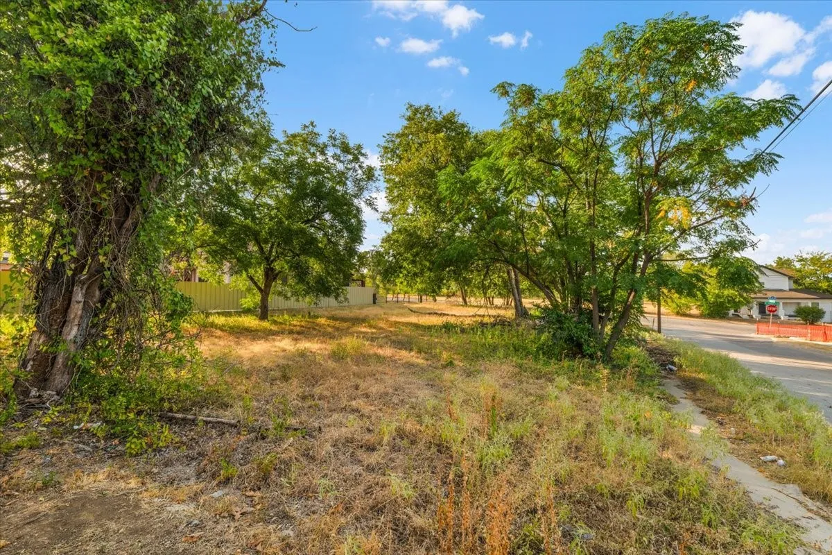 Unimproved Land For Sale in Tarrant County , 2501 E Vickery Boulevard, Fort Worth, Texas 76105, 0, 0, Garage spaces, 0 Sqft, built in 0, mls#21369327, Real Estate Agent in Fort Worth, Homes For Sale in Tarrant county, Homes For Sale in Fort Worth, Realtor in Fort Worth Texas, Real Estate Brokerage Independent Realty Texas, Luminita Cordes Realtor