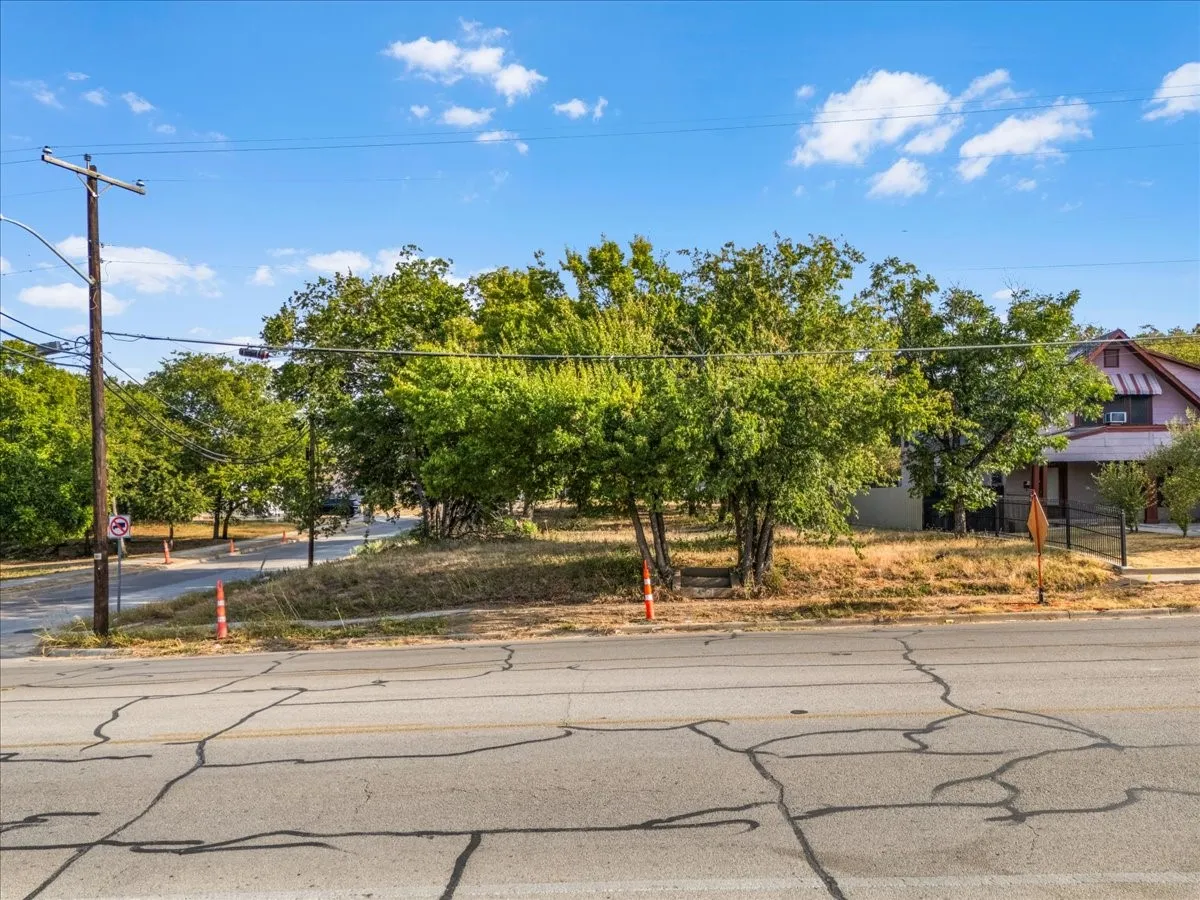Unimproved Land For Sale in Tarrant County , 2501 E Vickery Boulevard, Fort Worth, Texas 76105, 0, 0, Garage spaces, 0 Sqft, built in 0, mls#21369327, Real Estate Agent in Fort Worth, Homes For Sale in Tarrant county, Homes For Sale in Fort Worth, Realtor in Fort Worth Texas, Real Estate Brokerage Independent Realty Texas, Luminita Cordes Realtor