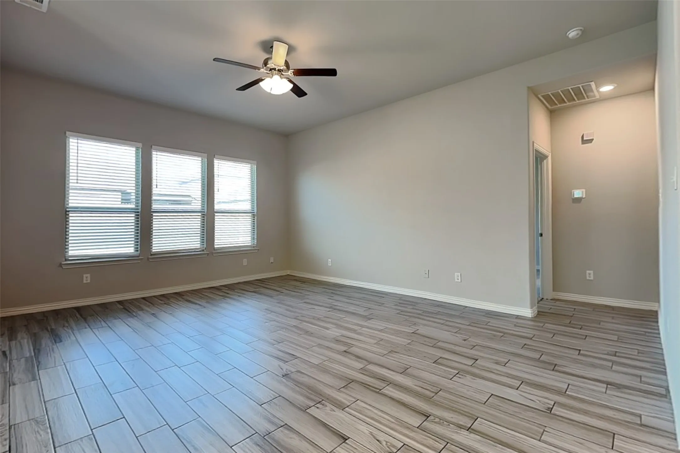 Single Family Residence For Rent in Kaufman County , 273 Cisco Trail, Forney, Texas 75126, 5 Bedroom, 3 Bathroom, 2 Garage spaces, 2,507 Sqft, built in 2021, mls#21369359, Real Estate Agent in Forney, Homes For Rent in Kaufman county, Homes For Rent in Forney, Realtor in Forney Texas, Real Estate Brokerage Independent Realty Texas, Luminita Cordes Realtor