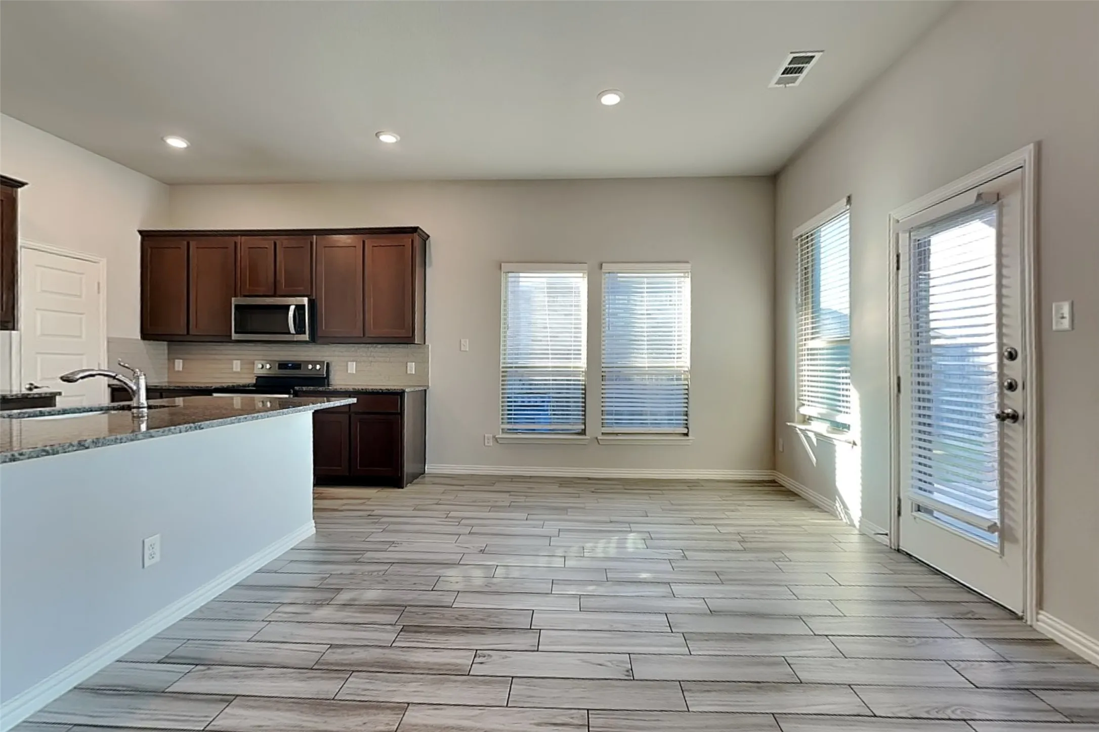 Single Family Residence For Rent in Kaufman County , 273 Cisco Trail, Forney, Texas 75126, 5 Bedroom, 3 Bathroom, 2 Garage spaces, 2,507 Sqft, built in 2021, mls#21369359, Real Estate Agent in Forney, Homes For Rent in Kaufman county, Homes For Rent in Forney, Realtor in Forney Texas, Real Estate Brokerage Independent Realty Texas, Luminita Cordes Realtor