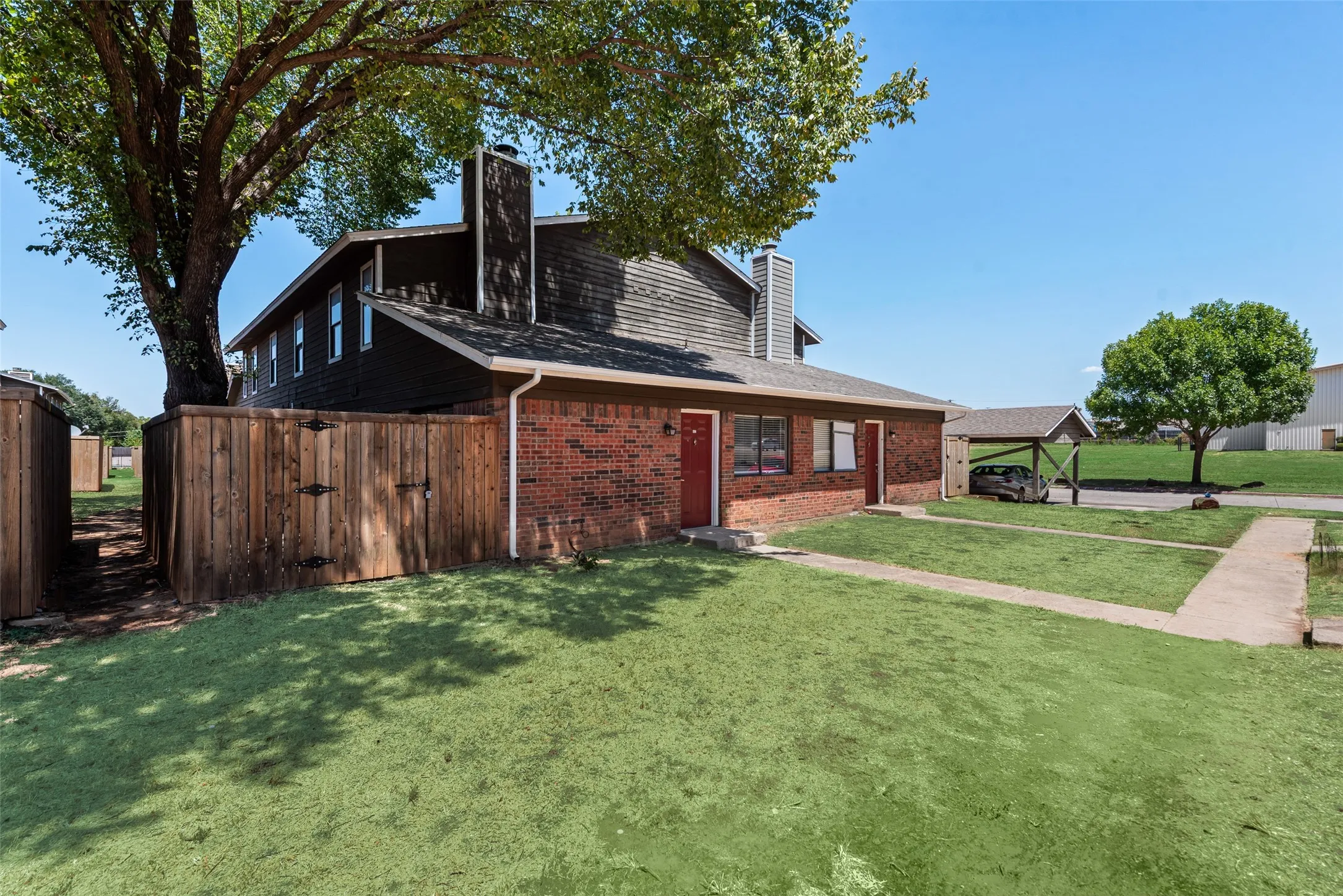 Condominium For Sale in Tarrant County , 1122 Millview Drive 602, Arlington, Texas 76012, 2 Bedroom, 2 Bathroom, Garage spaces, 1,000 Sqft, built in 1984, mls#21366223, Real Estate Agent in Arlington, Homes For Sale in Tarrant county, Homes For Sale in Arlington, Realtor in Arlington Texas, Real Estate Brokerage Independent Realty Texas, Luminita Cordes Realtor