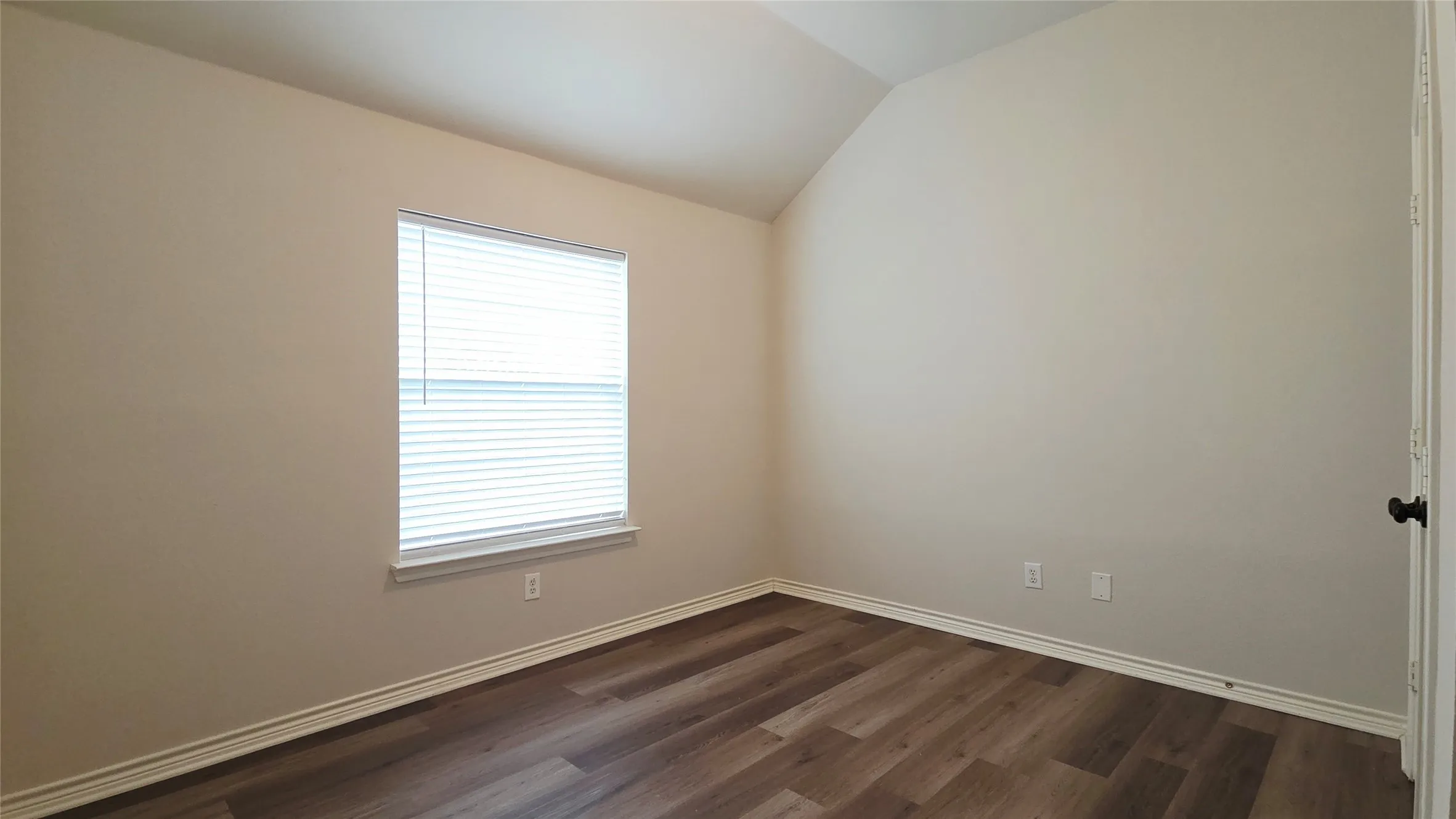 Single Family Residence For Rent in Collin County , 3305 Woodbluff Lane, Mc Kinney, Texas 75071, 3 Bedroom, 2 Bathroom, 2 Garage spaces, 1,834 Sqft, built in 1999, mls#21369351, Real Estate Agent in Mc Kinney, Homes For Rent in Collin county, Homes For Rent in Mc Kinney, Realtor in Mc Kinney Texas, Real Estate Brokerage Independent Realty Texas, Luminita Cordes Realtor