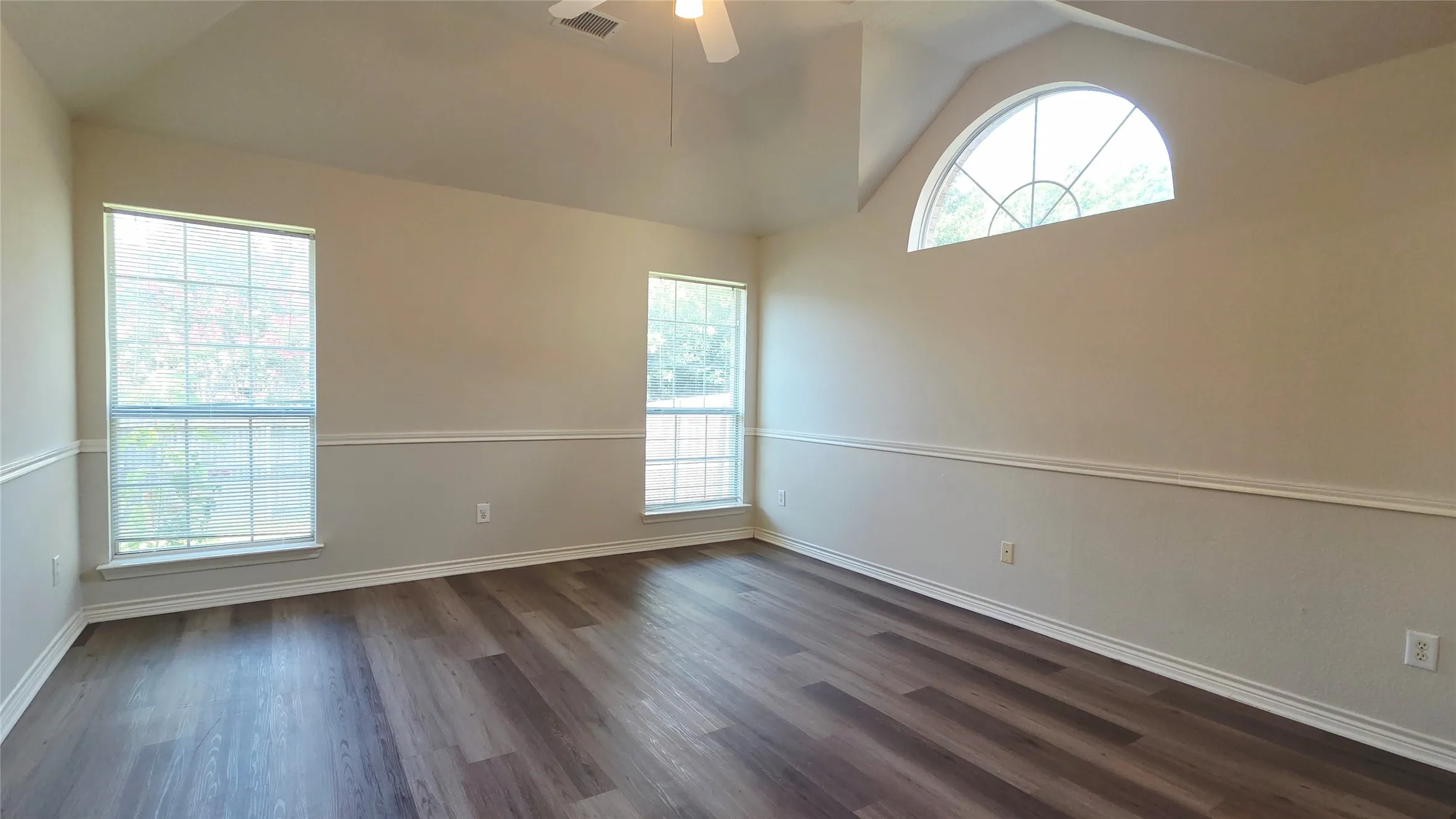 Single Family Residence For Rent in Collin County , 3305 Woodbluff Lane, Mc Kinney, Texas 75071, 3 Bedroom, 2 Bathroom, 2 Garage spaces, 1,834 Sqft, built in 1999, mls#21369351, Real Estate Agent in Mc Kinney, Homes For Rent in Collin county, Homes For Rent in Mc Kinney, Realtor in Mc Kinney Texas, Real Estate Brokerage Independent Realty Texas, Luminita Cordes Realtor